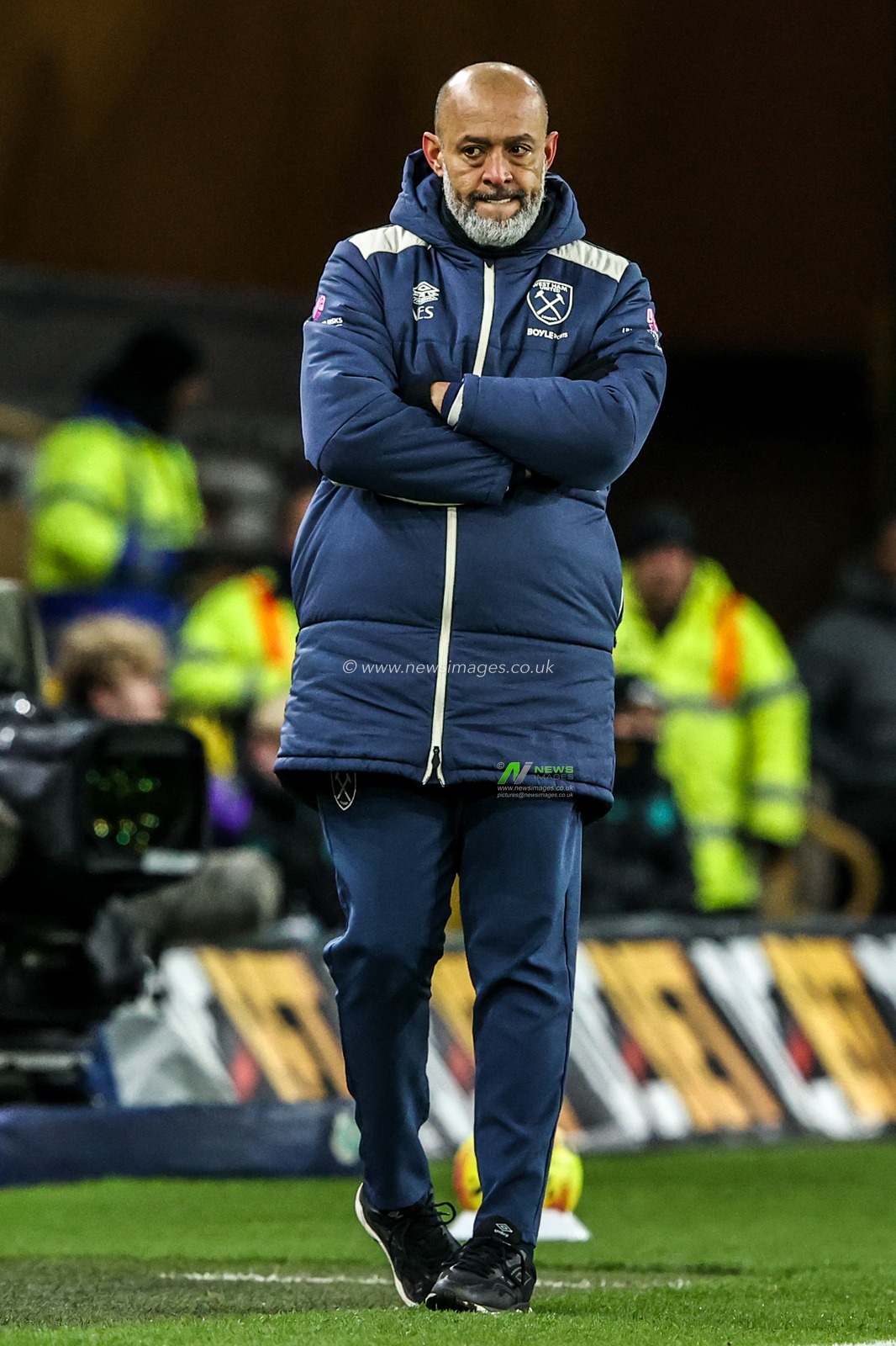 A dejected Nuno Espirito Santo manager of West Ham United looks on as his team trail by 3 goals during the Premier League match Wolverhampton Wanderers vs West Ham United at Molineux, Wolverhampton, United Kingdom, 3rd January 2026

(Photo by Alfie Cosgrove/News Images)

*** GER AUT SUI OUT ***