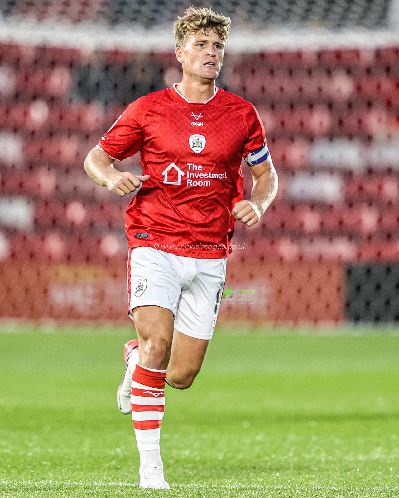 Cameron McGeehan of Barnsley during the Sky Bet League One match Barnsley vs Blackpool at Oakwell, Barnsley, United Kingdom on 02 September 2026

(Photo by Alfie Cosgrove/News Images)