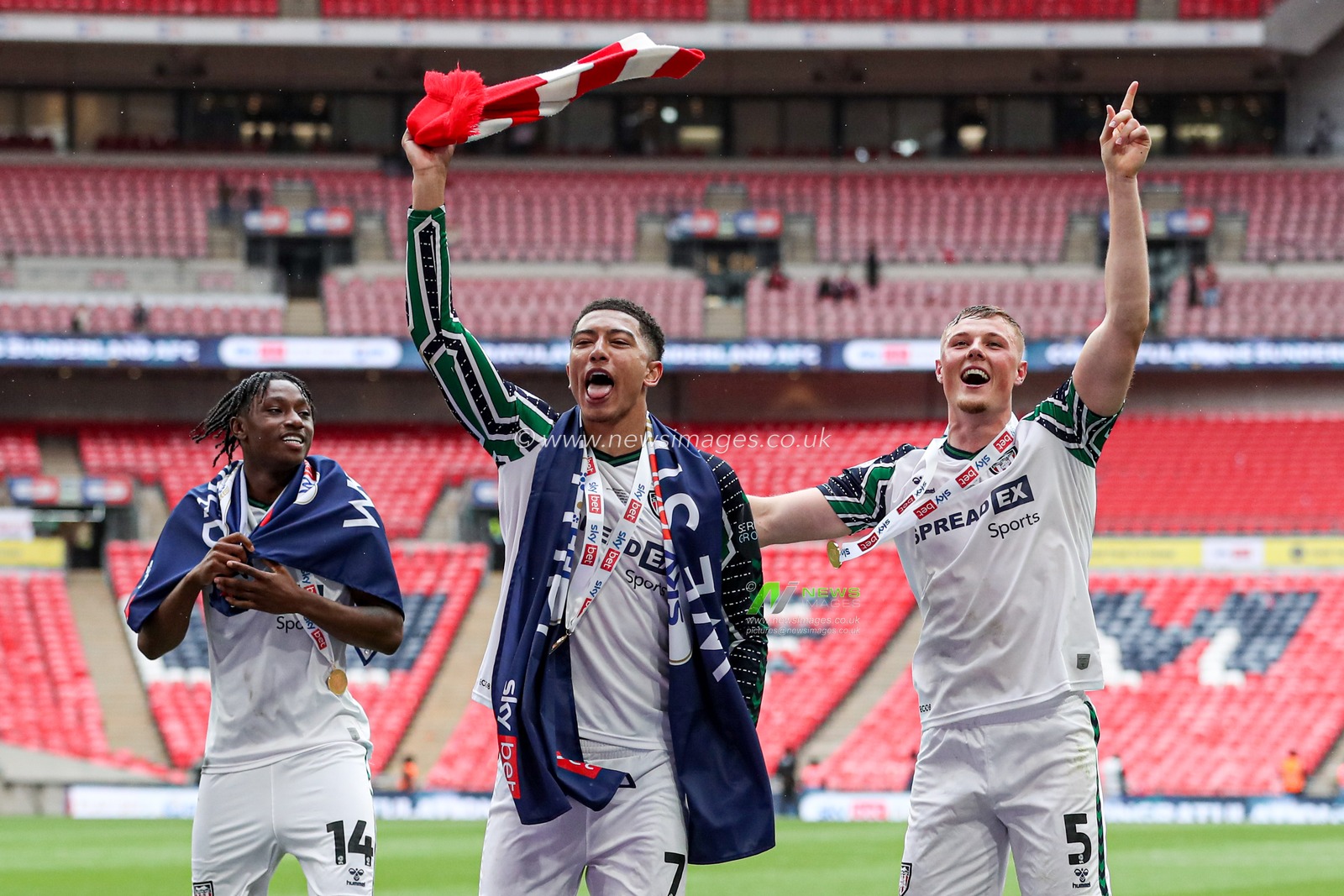 Jobe Bellingham of Sunderland celebrates getting promoted back to the Premier League after the Sky Bet Championship Playoff Final match Sheffield United vs Sunderland at Wembley Stadium, London, United Kingdom, 24th May 2025

(Photo by Izzy Poles/News Images)