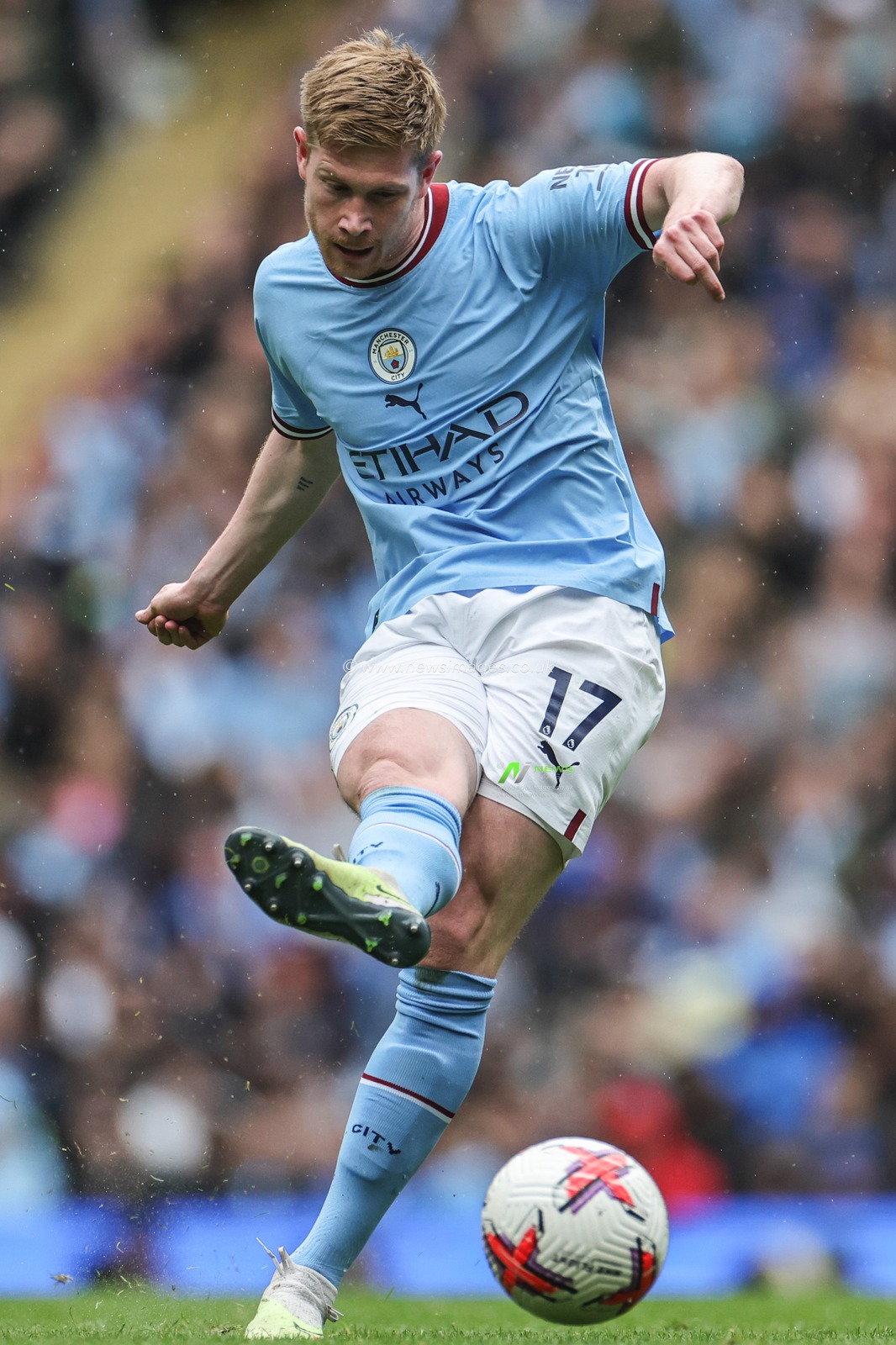Kevin De Bruyne #17 of Manchester City in action during the Premier League match Manchester City vs Leeds United at Etihad Stadium, Manchester, United Kingdom, 6th May 2023

(Photo by Mark Cosgrove/News Images)