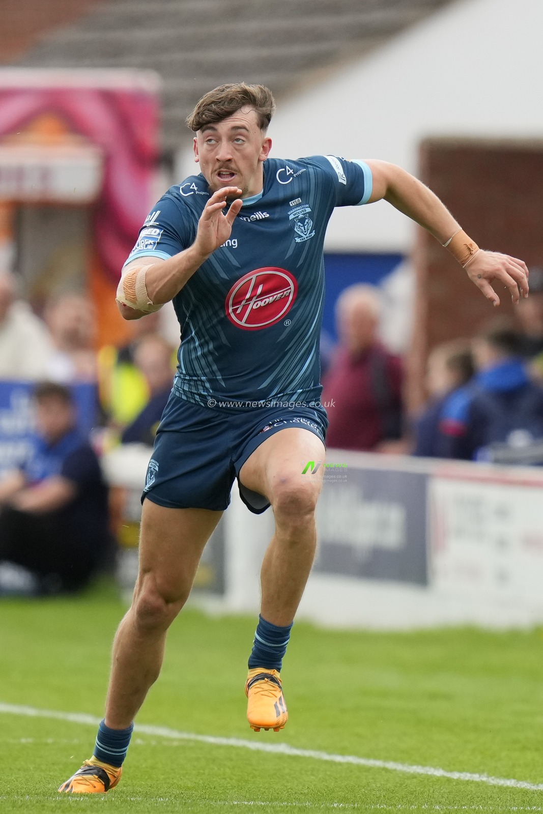 Matty Ashton #5 of Warrington Wolves during the Betfred Super League Round 20 match Wakefield Trinity vs Warrington Wolves at The Be Well Support Stadium, Wakefield, United Kingdom, 30th July 2023

(Photo by Steve Flynn/News Images)