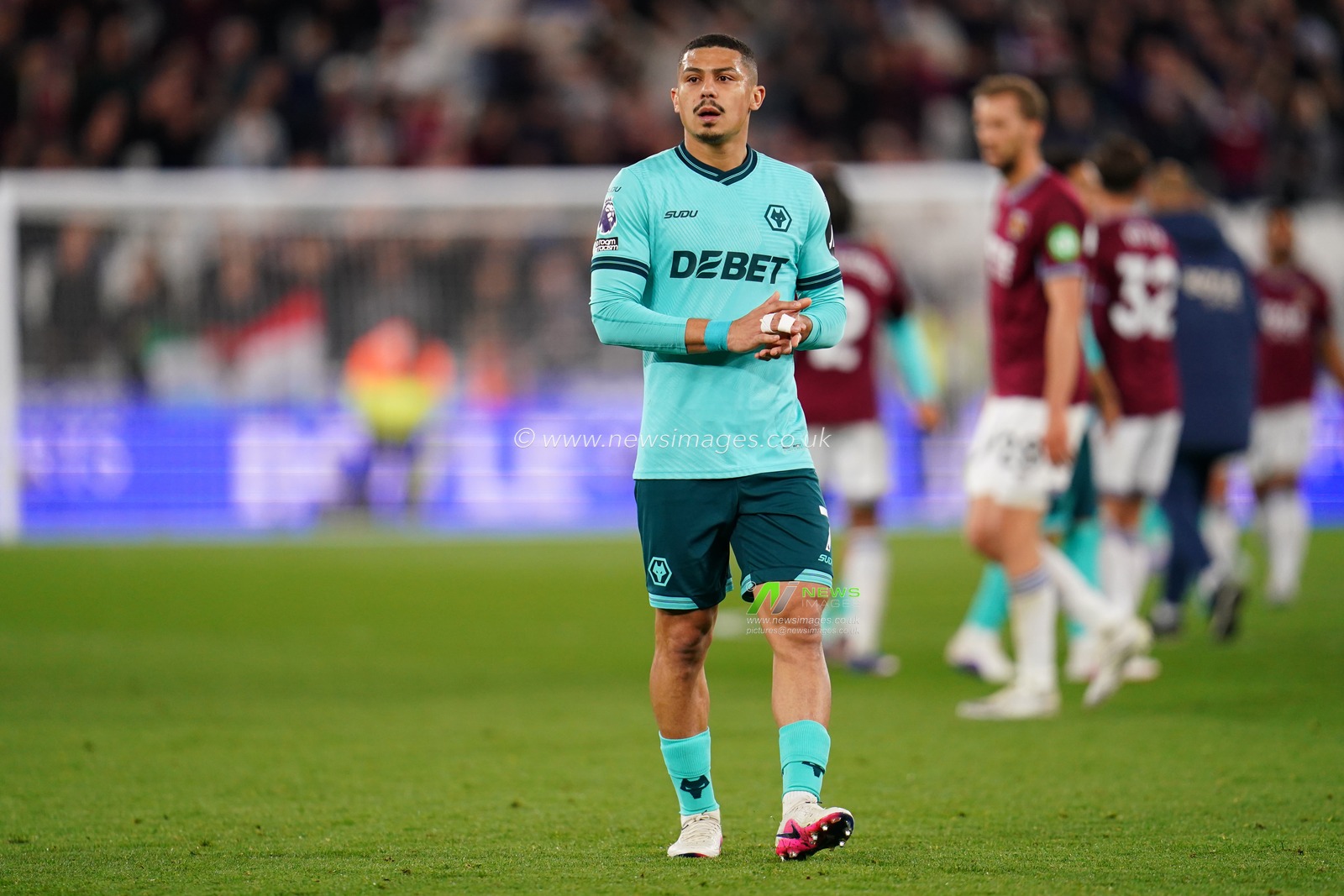 Andre of Wolverhampton Wanderers applauds away fans at full time during the Premier League match West Ham United vs Wolverhampton Wanderers at London Stadium, London, United Kingdom on 10 April 2026

(Photo by Harvey Murphy/News Images)