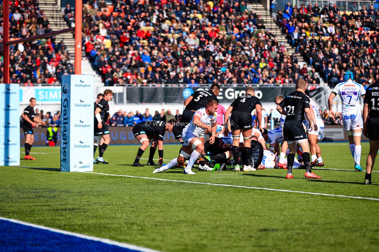 4th May 2019 , Allianz Park , London, England; Gallagher Premiership, Saracens vs Exeter Chiefs ; The Chiefs come close to the try line in the second half.

Credit: Georgie Kerr/News Images