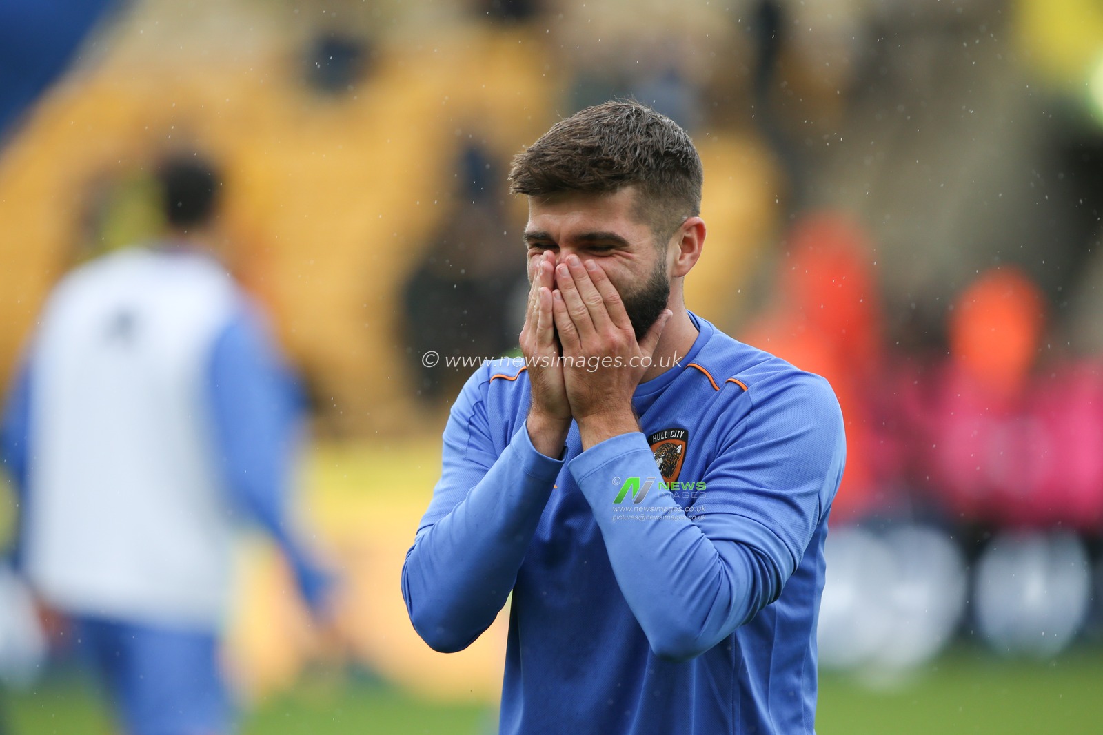 Brandon Flemming #21 of Hull City during the warm up during the Sky Bet Championship match Norwich City vs Hull City at Carrow Road, Norwich, United Kingdom, 5th August 2023

(Photo by Arron Gent/News Images)