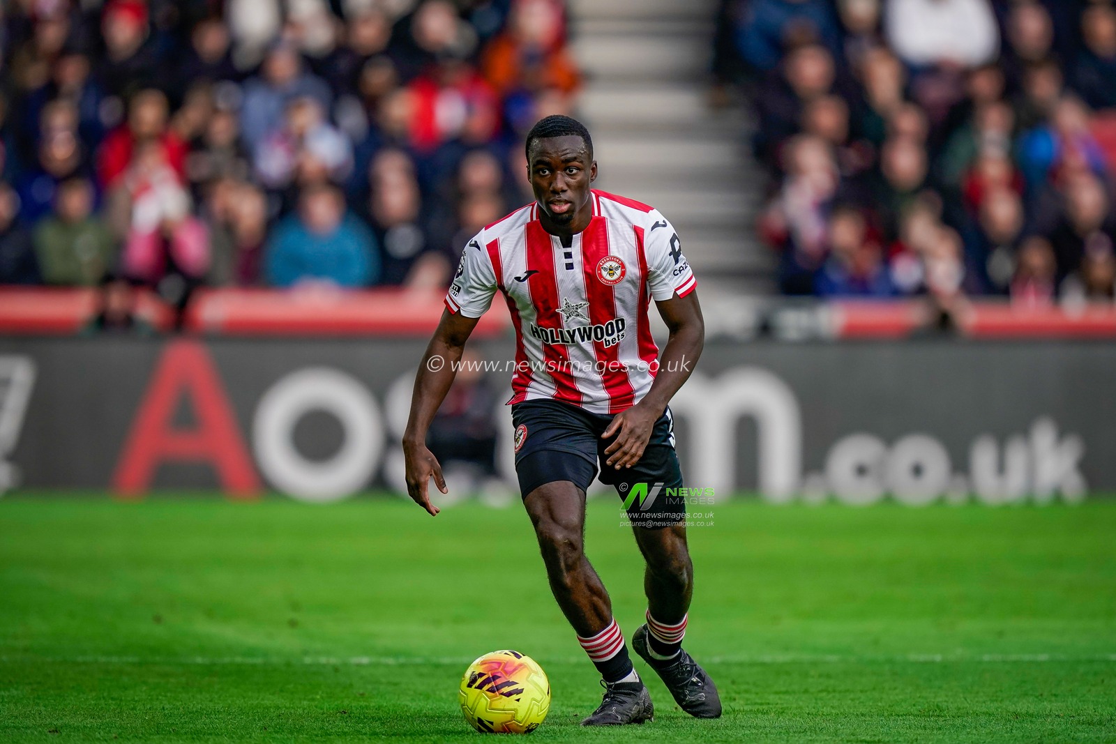 Michael Kayode of Brentford makes a run with the ball  during the Premier League match Brentford vs Nottingham Forest at The Gtech Community Stadium, London, United Kingdom, 25th January 2026

(Photo by Maynard Manyowa/News Images)