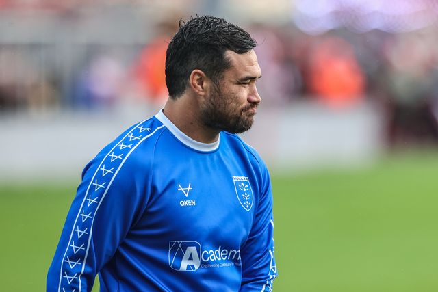 iPeta Hiku of Hull KR in the pre-game warm up during the Betfred Super League Semi Final 2 match Hull KR vs St Helens at Sewell Group Craven Park, Kingston upon Hull, United Kingdom, 3rd October 2025

(Photo by Alfie Cosgrove/News Images)