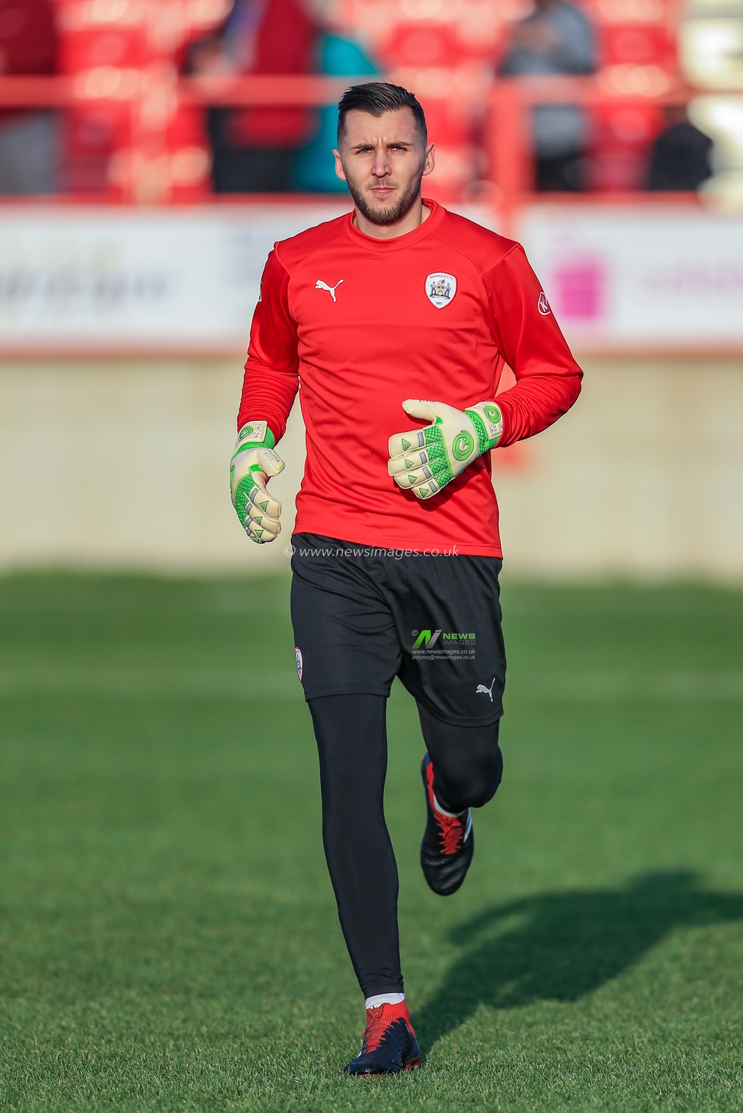 17th November 2018, Crown Ground, Accrington, England; Sky Bet League One, Accrington Stanley v Barnsley ; Jordan Smith Barnsley's new emergency loan signing from Nottingham Forest


Credit: Mark Cosgrove/News Images

English Football League images are subject to DataCo Licence