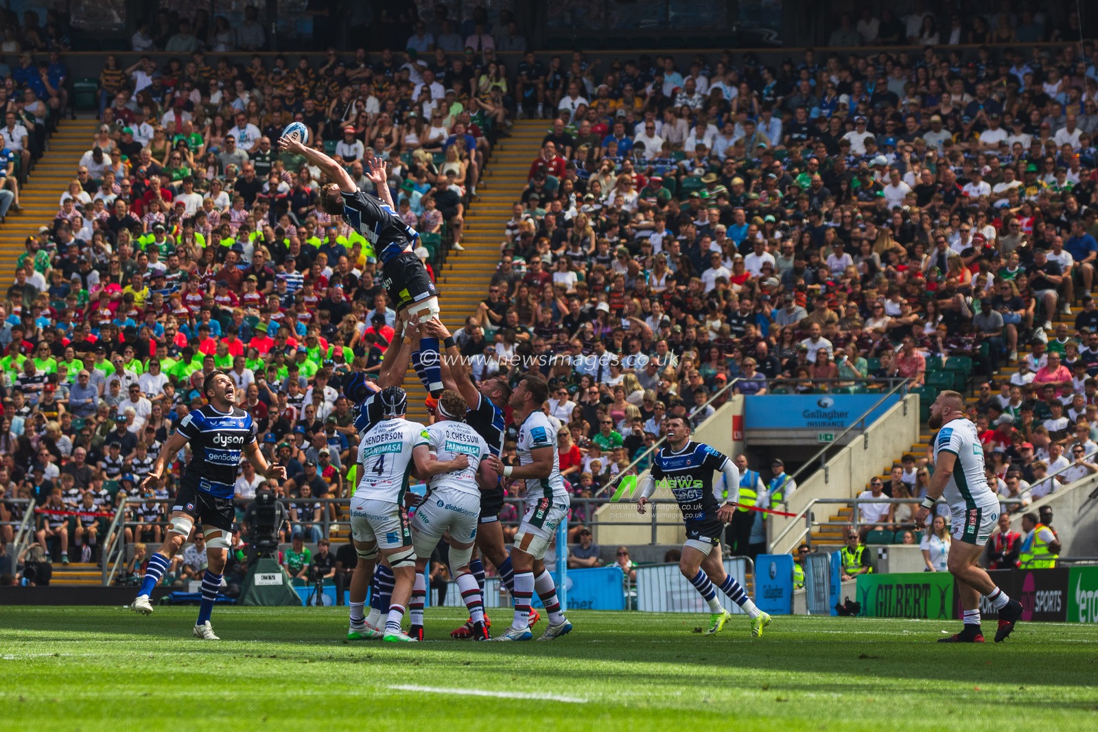 Bath win a lineout during the Gallagher Premiership Play-off Final 2025 Bath Rugby v Leicester Tigers at Allianz Stadium, Twickenham, United Kingdom, 14th June 2025

(Photo by Craig Evans/News Images)