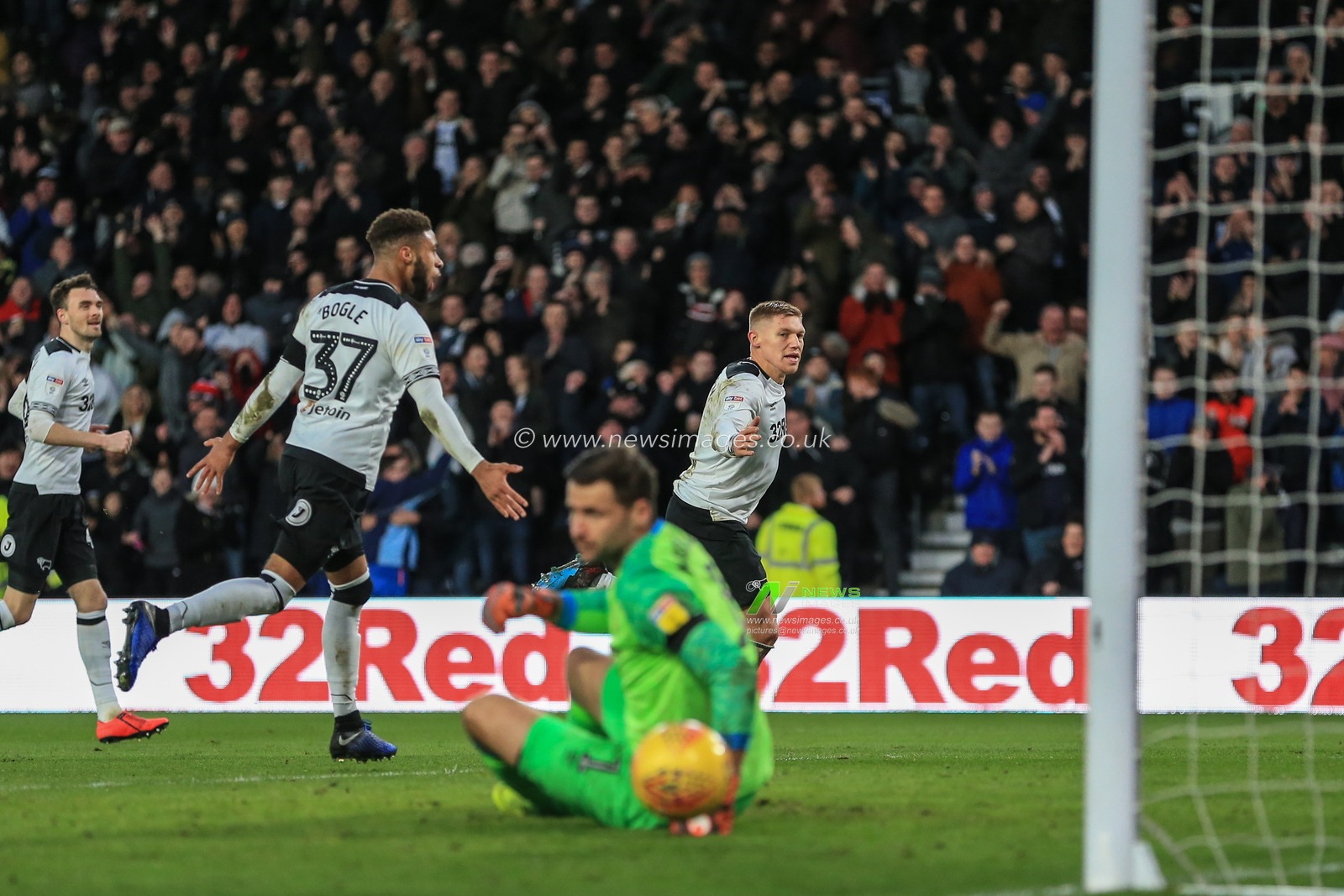 9th February 2019, Pride Park, Derby, England; Sky Bet Championship, Derby County vs Hull City ;  Martyn Waghorn (09) of Derby County celebrates his goal to make it 2-0



Credit: Mark Cosgrove/News Images 

English Football League images are subject to DataCo Licence