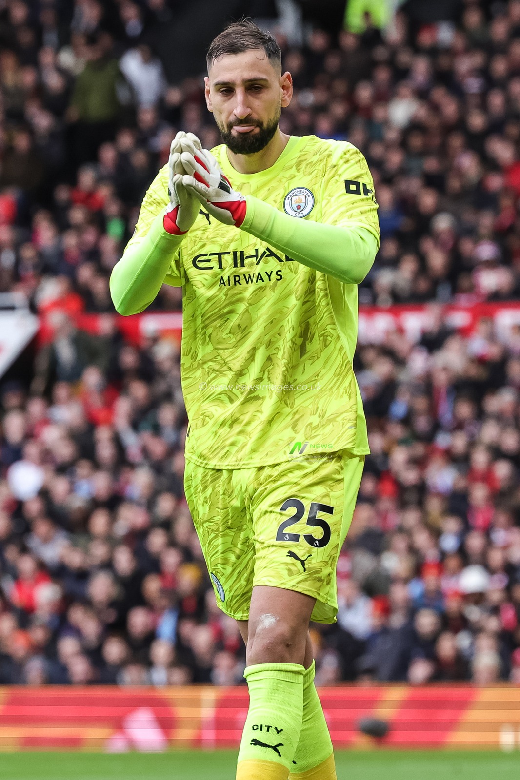 Manchester City goalkeeper Gianluigi Donnarumma during the Premier League match Manchester United vs Manchester City at Old Trafford, Manchester, United Kingdom, 17th January 2026

(Photo by Mark Cosgrove/News Images)