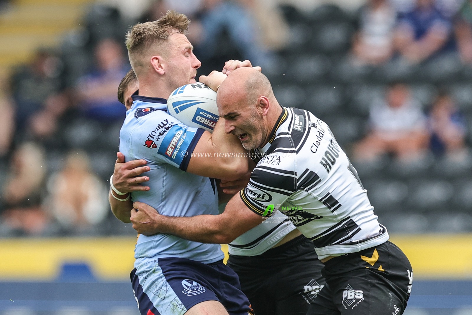 Matty Lees #10 of St Helens is tackled by Danny Houghton #9 of Hull FC during the Betfred Challenge Cup match Hull FC vs St Helens at MKM Stadium, Hull, United Kingdom, 17th June 2023

(Photo by Mark Cosgrove/News Images)