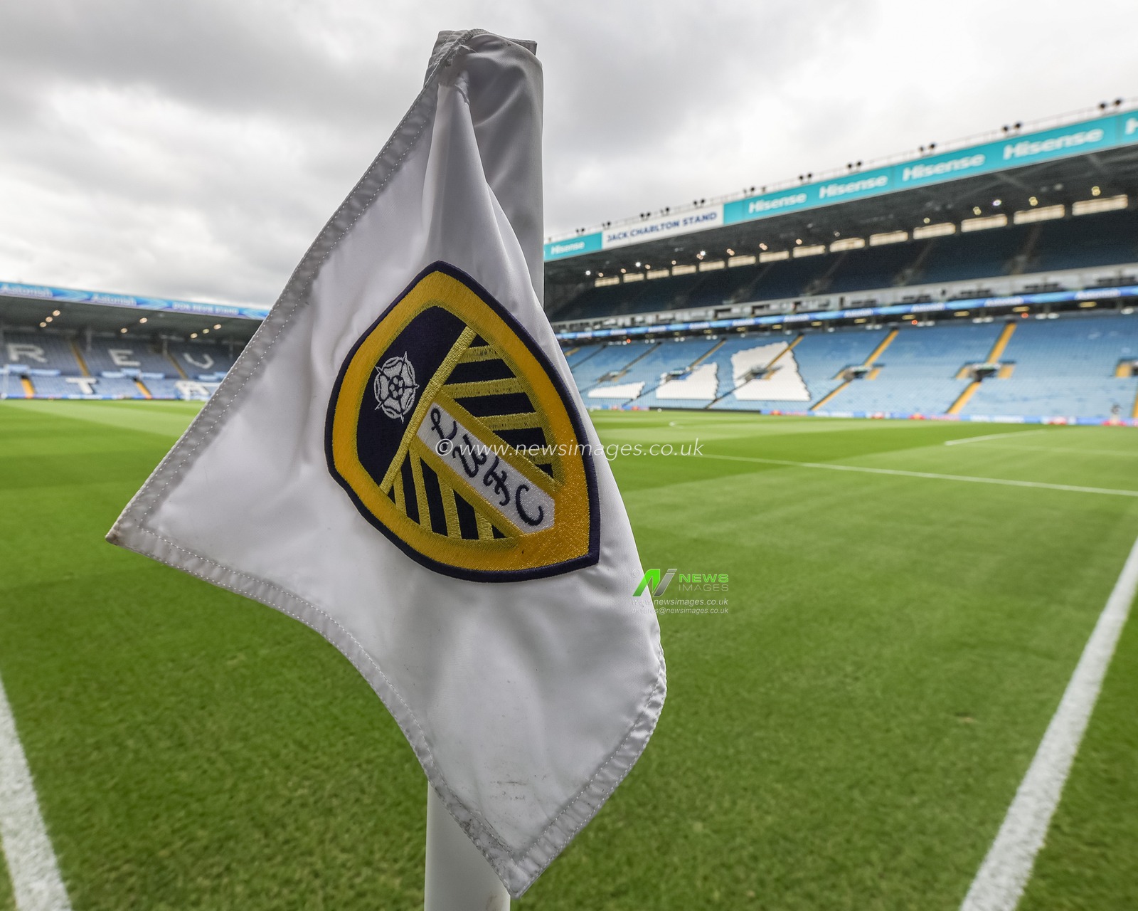 A LUFC corner flag during the Premier League match Leeds United vs Everton at Elland Road, Leeds, United Kingdom, 18th August 2025

(Photo by Mark Cosgrove/News Images)