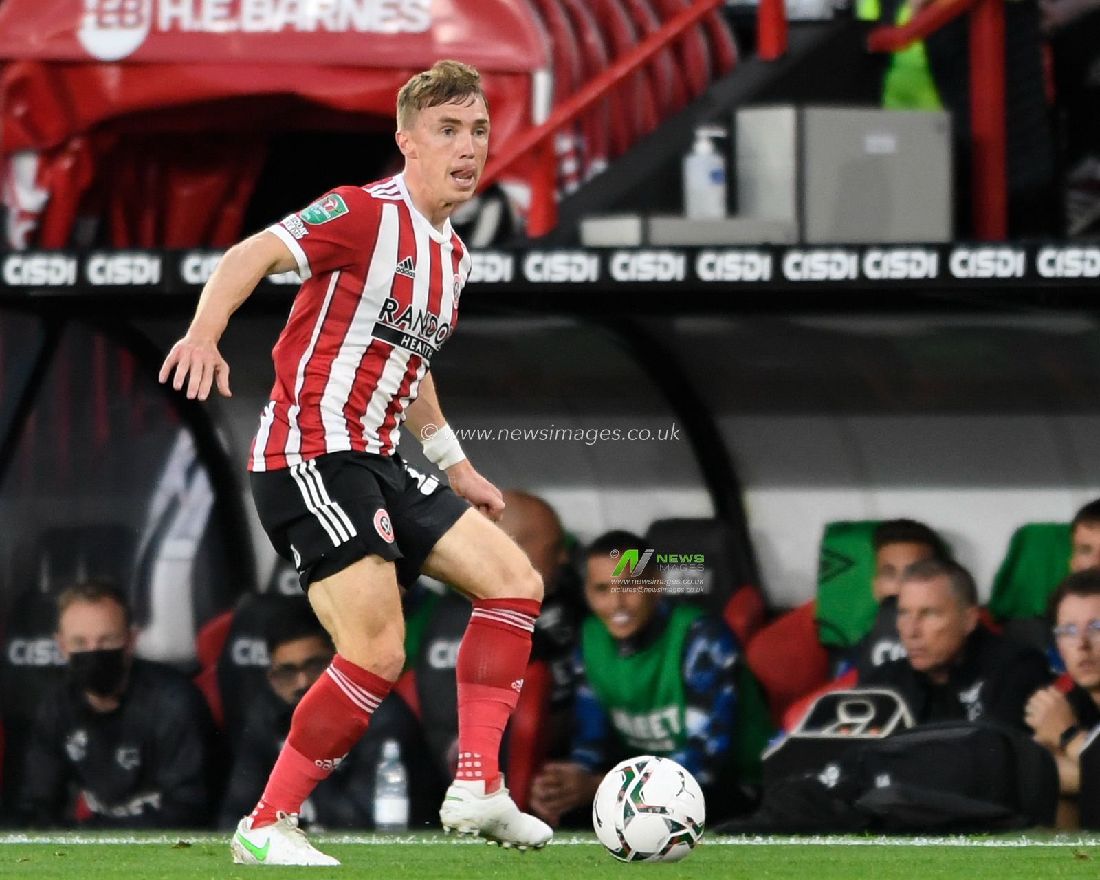 Ben Osborn #23 of Sheffield United passes the ball