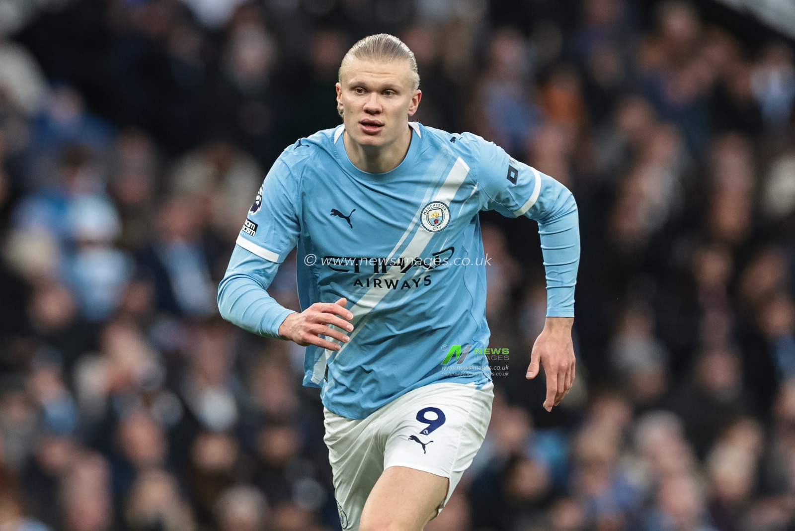 Erling Haaland of Manchester City during the Premier League match Manchester City vs Leeds United at Etihad Stadium, Manchester, United Kingdom, 29th November 2025

(Photo by Mark Cosgrove/News Images)

*** GER AUT SUI OUT ***