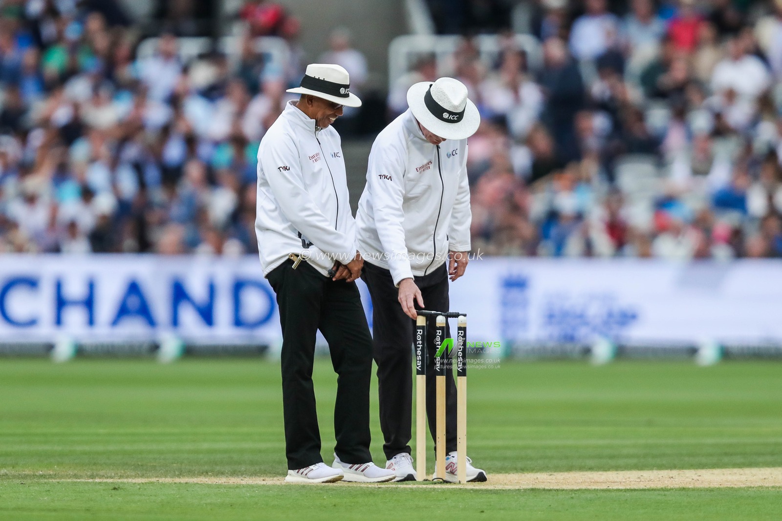 The umpires perform a light meter test during England v Sri Lanka 2nd Rothesay Test Match Day 3 at Lords, London, United Kingdom, 31st August 2024

(Photo by Izzy Poles/News Images)