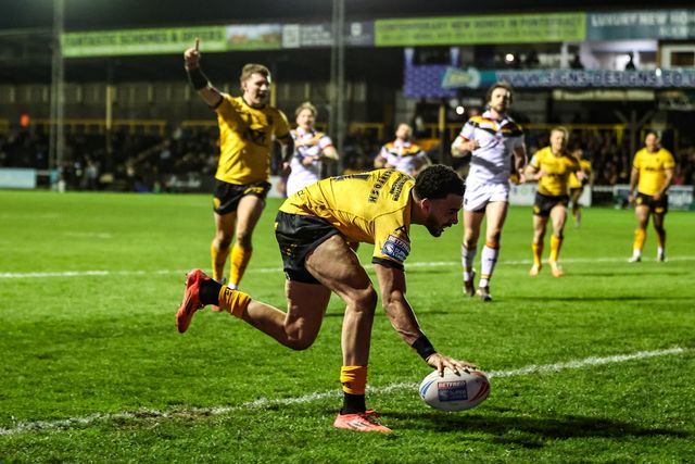 Darnell McIntosh of Castleford Tigers goes over for a try during the Betfred Super League round 6 match Castleford Tigers vs Bradford Bulls at OneBore Stadium, Castleford, Untied Kingdom on 26 March 2026

(Photo by Alfie Cosgrove/News Images)