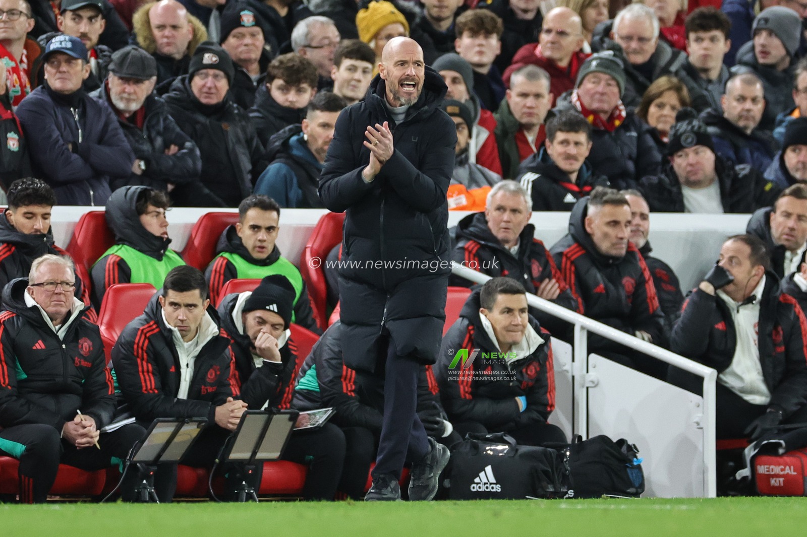 Erik ten Hag manager of Manchester United applauds his team during the Premier League match Liverpool vs Manchester United at Anfield, Liverpool, United Kingdom, 17th December 2023

(Photo by Mark Cosgrove/News Images)