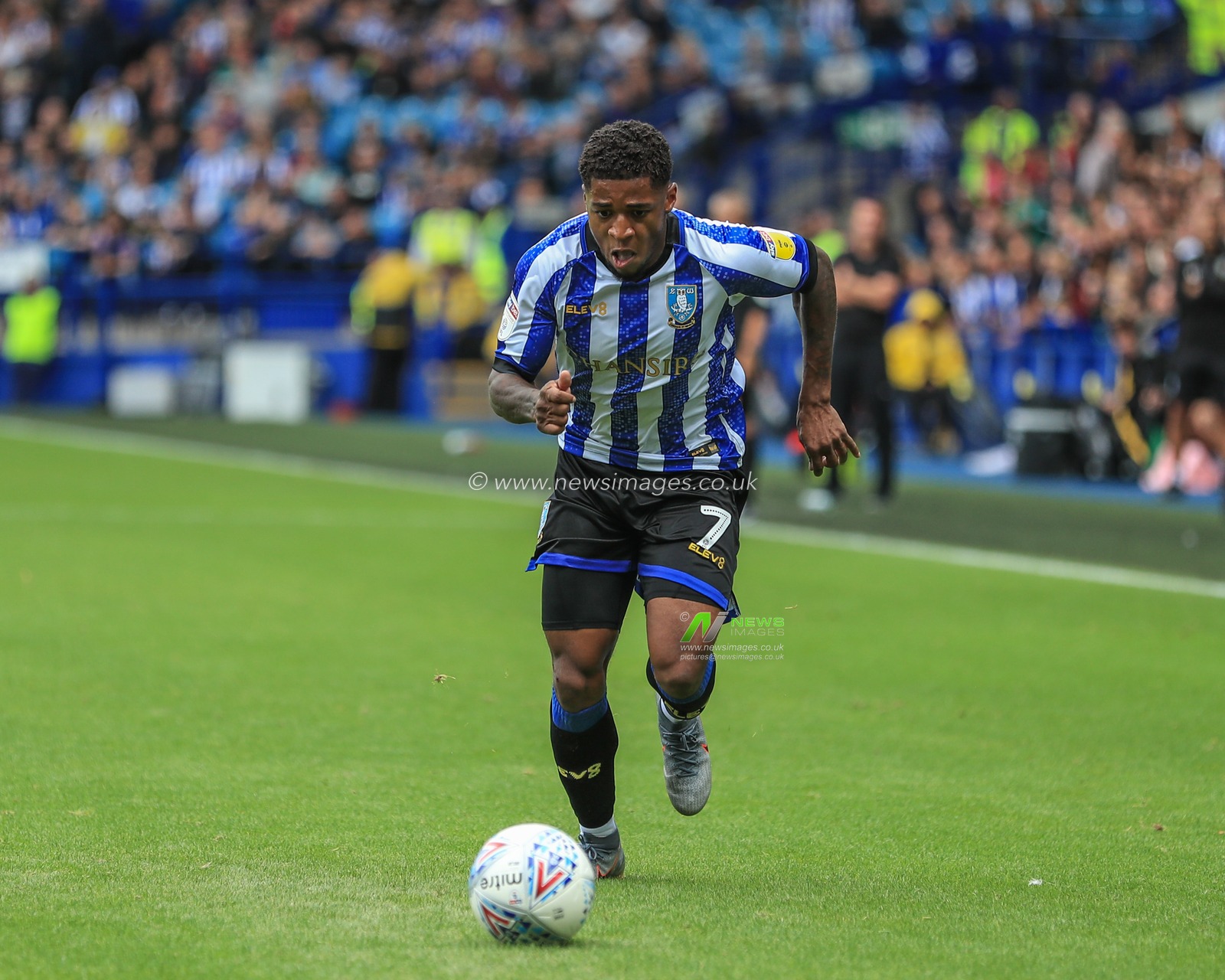 10th August 2019 , Hillsborough, Sheffield, England; Sky Bet Championship, Sheffield Wednesday vs Barnsley : Kadeem Harris (7) of Sheffield Wednesday with the ball 

Credit: Mark Cosgrove/News Images,

English Football League images are subject to DataCo Licence
