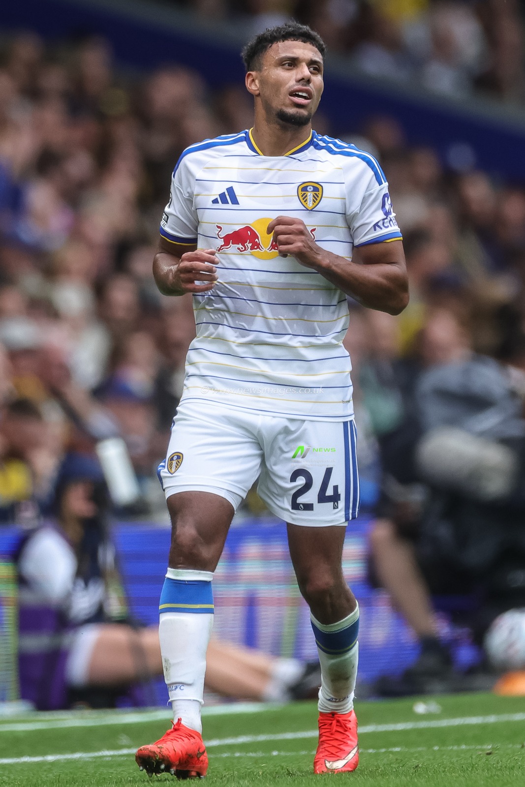 James Justin of Leeds United during the Premier League match Leeds United vs Brentford at Elland Road, Leeds, United Kingdom on 30 August 2026

(Photo by Mark Cosgrove/News Images)