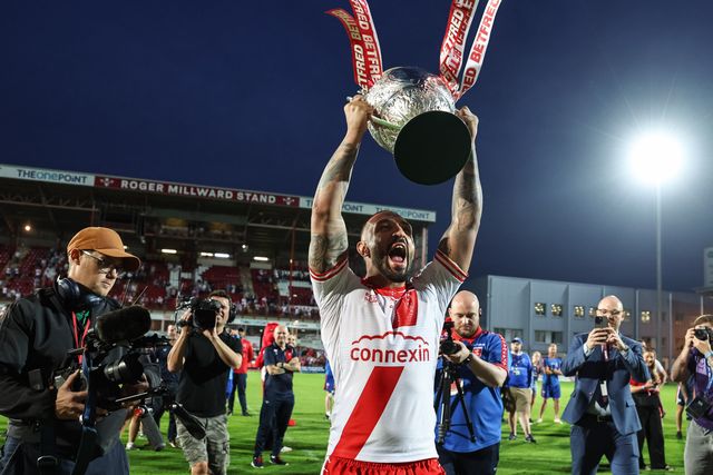 Elliot Minchella of Hull KR lifts the Challenge Cup in front of packed out Sewell Group Craven Park during the Betfred Super League Round 14 Hull KR vs Catalans Dragons at Sewell Group Craven Park, Kingston upon Hull, United Kingdom, 13th June 2025

(Photo by Mark Cosgrove/News Images)