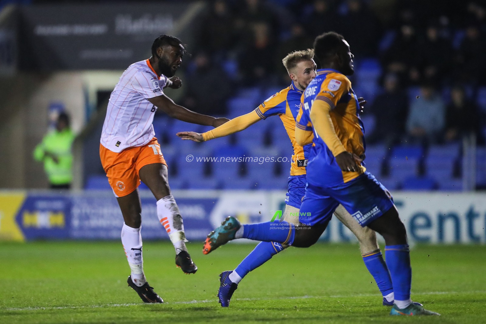 Josh Onomah of Blackpool scores a goal to make it 1-2 during the Sky Bet League 1 match Shrewsbury Town vs Blackpool at Croud Meadow, Shrewsbury, United Kingdom, 4th December 2024

(Photo by Gareth Evans/News Images)