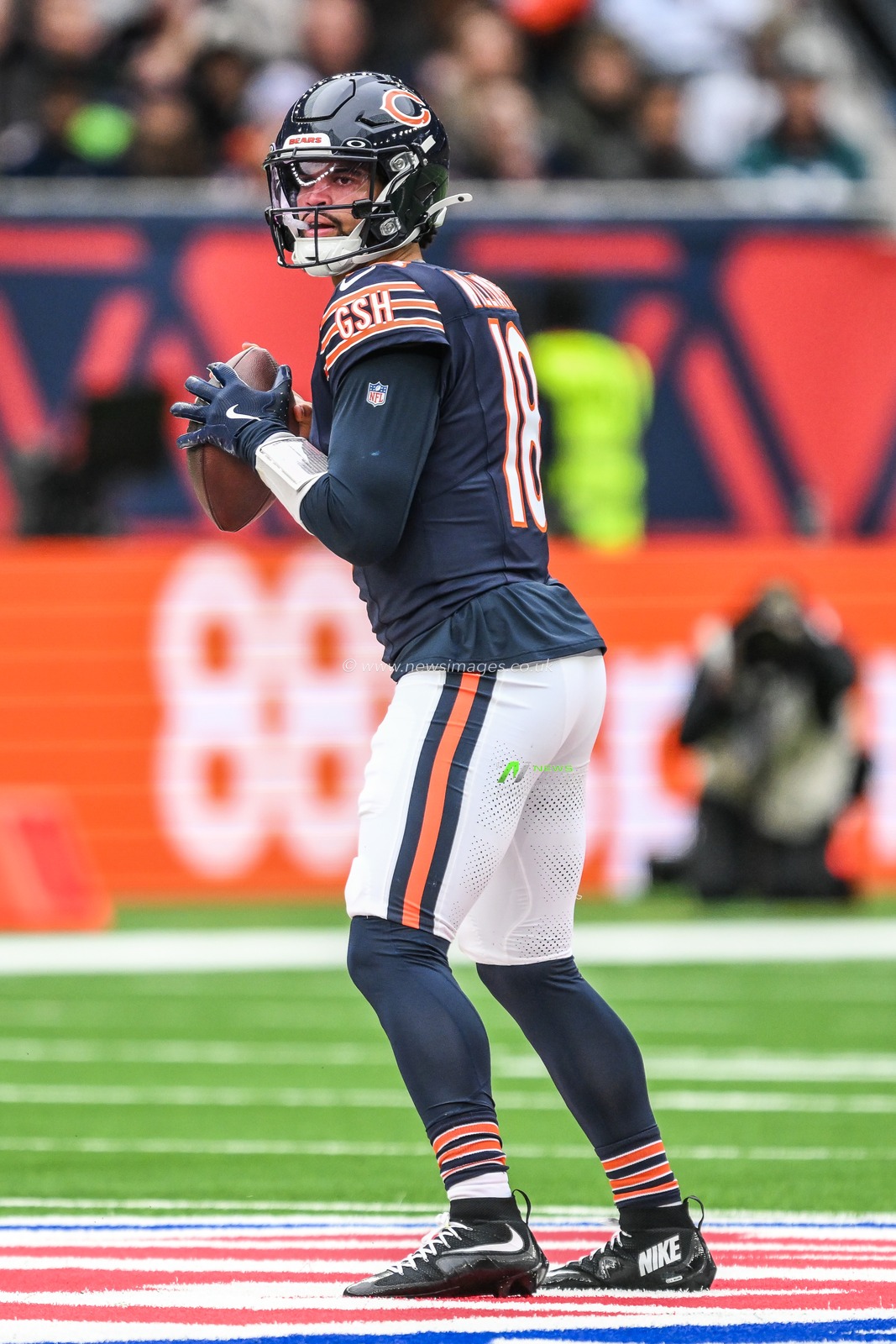Caleb Williams of the Chicago Bears looks for a receiver down field during the Week 6 match Chicago Bears vs Jacksonville Jaguars at Tottenham Hotspur Stadium, London, United Kingdom, 13th October 2024

(Photo by Craig Thomas/News Images)