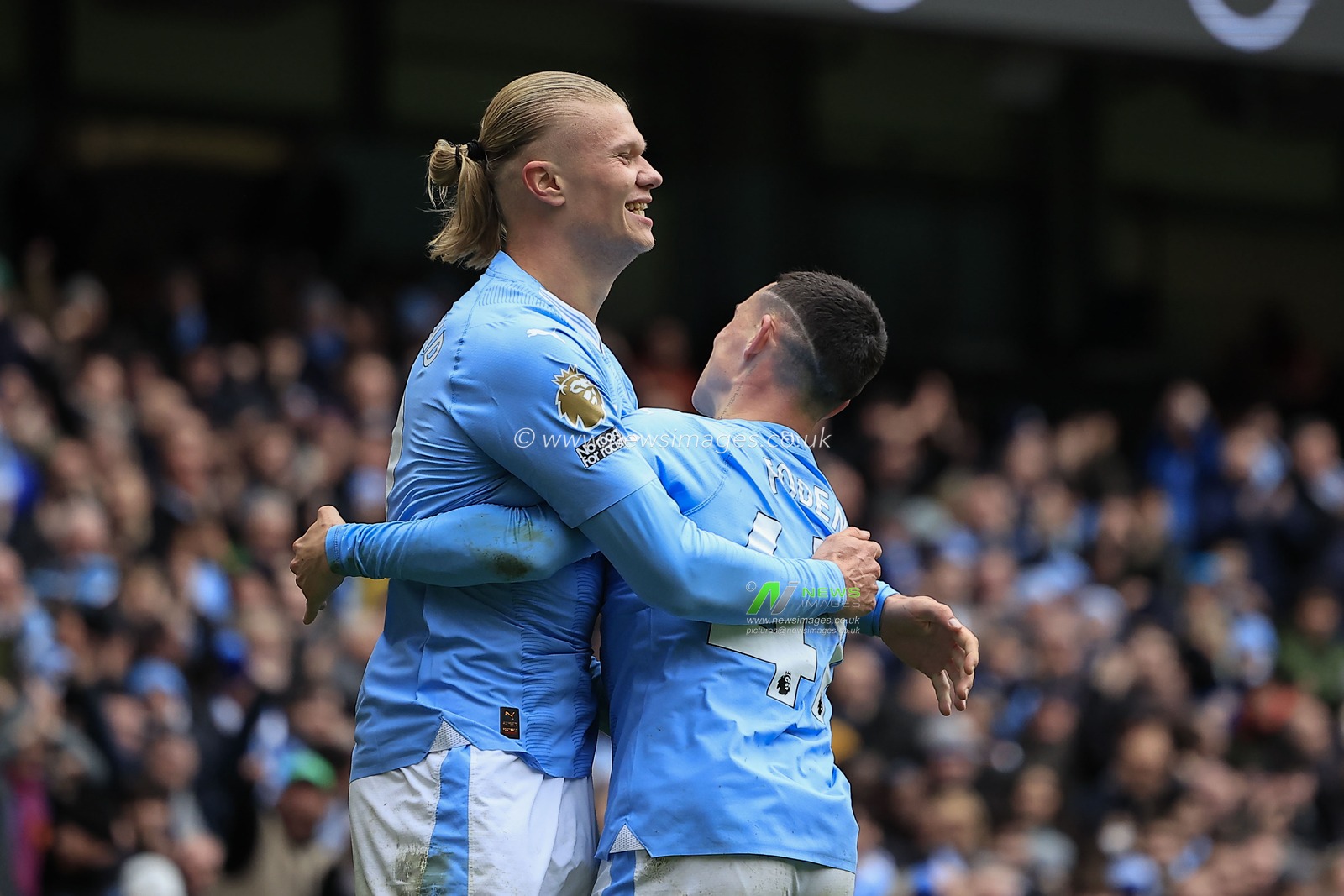 Erling Haaland of Manchester City celebrates scoring to make it 2-0 during the Premier League match Manchester City vs Everton at Etihad Stadium, Manchester, United Kingdom, 10th February 2024

(Photo by Conor Molloy/News Images)