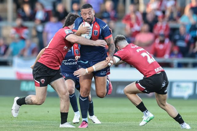Elliot Minchella of Hull KR is tackled by Matty Foster of Salford Red Devils and Harvey Wilson of Salford Red Devils during the Betfred Super League Round 20 Salford Red Devils vs Hull KR at Salford Community Stadium, Eccles, United Kingdom, 31st July 2025

(Photo by Mark Cosgrove/News Images)