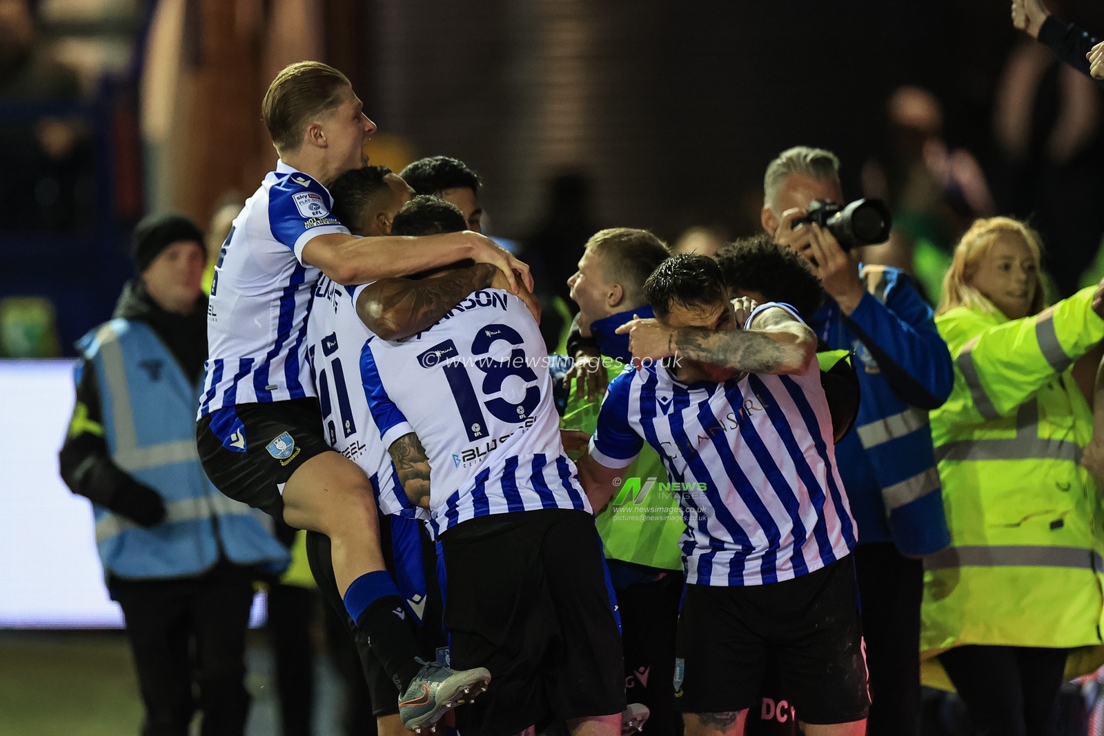 Lee Gregory #9 of Sheffield Wednesday celebrates his goal to make it 1-0