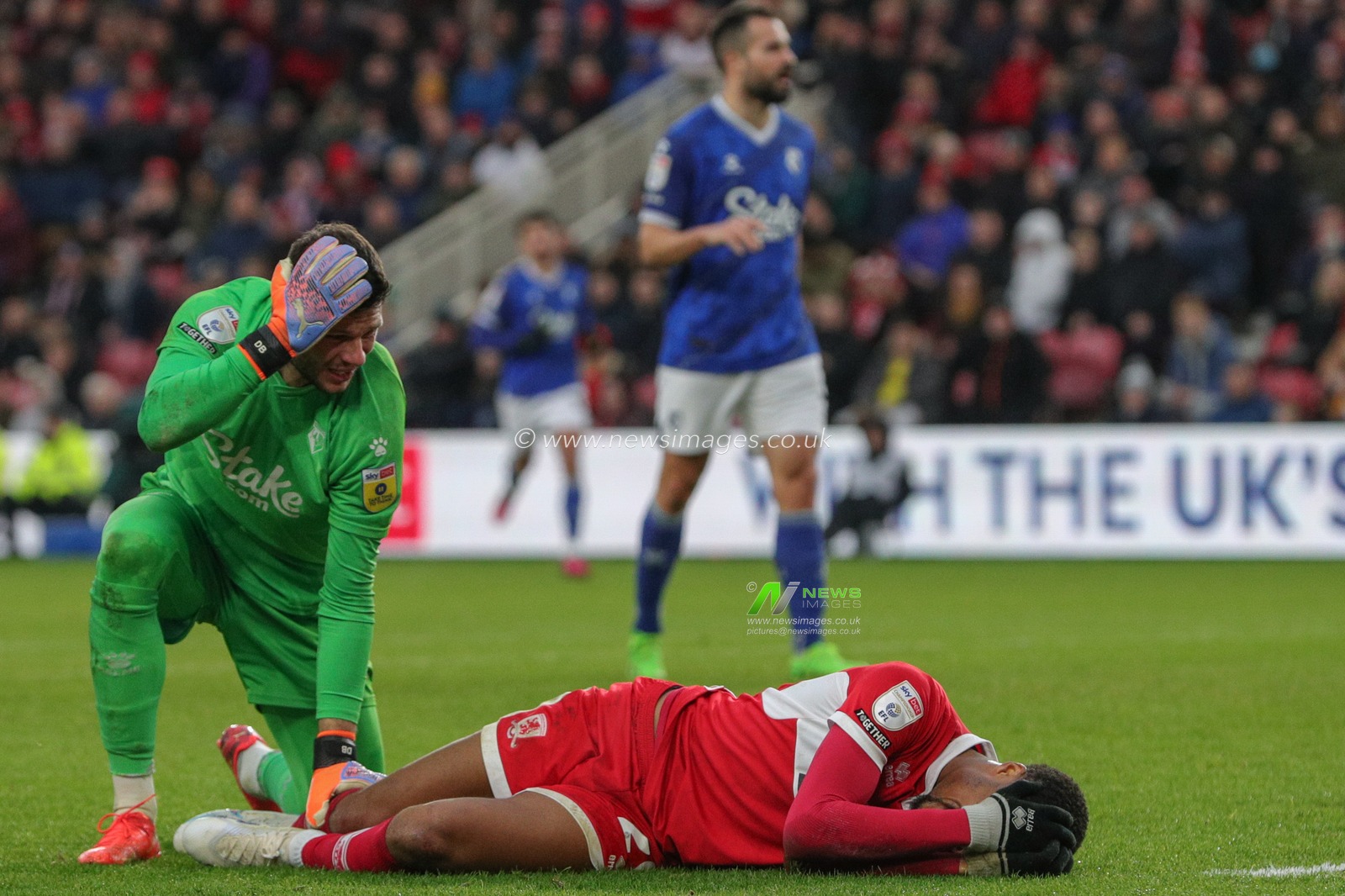 Daniel Bachmann #1 of Watford and Chuba Akpom #29 of Middlesbrough clash heads during the Sky Bet Championship match Middlesbrough vs Watford at Riverside Stadium, Middlesbrough, United Kingdom, 28th January 2023

(Photo by James Heaton/News Images)