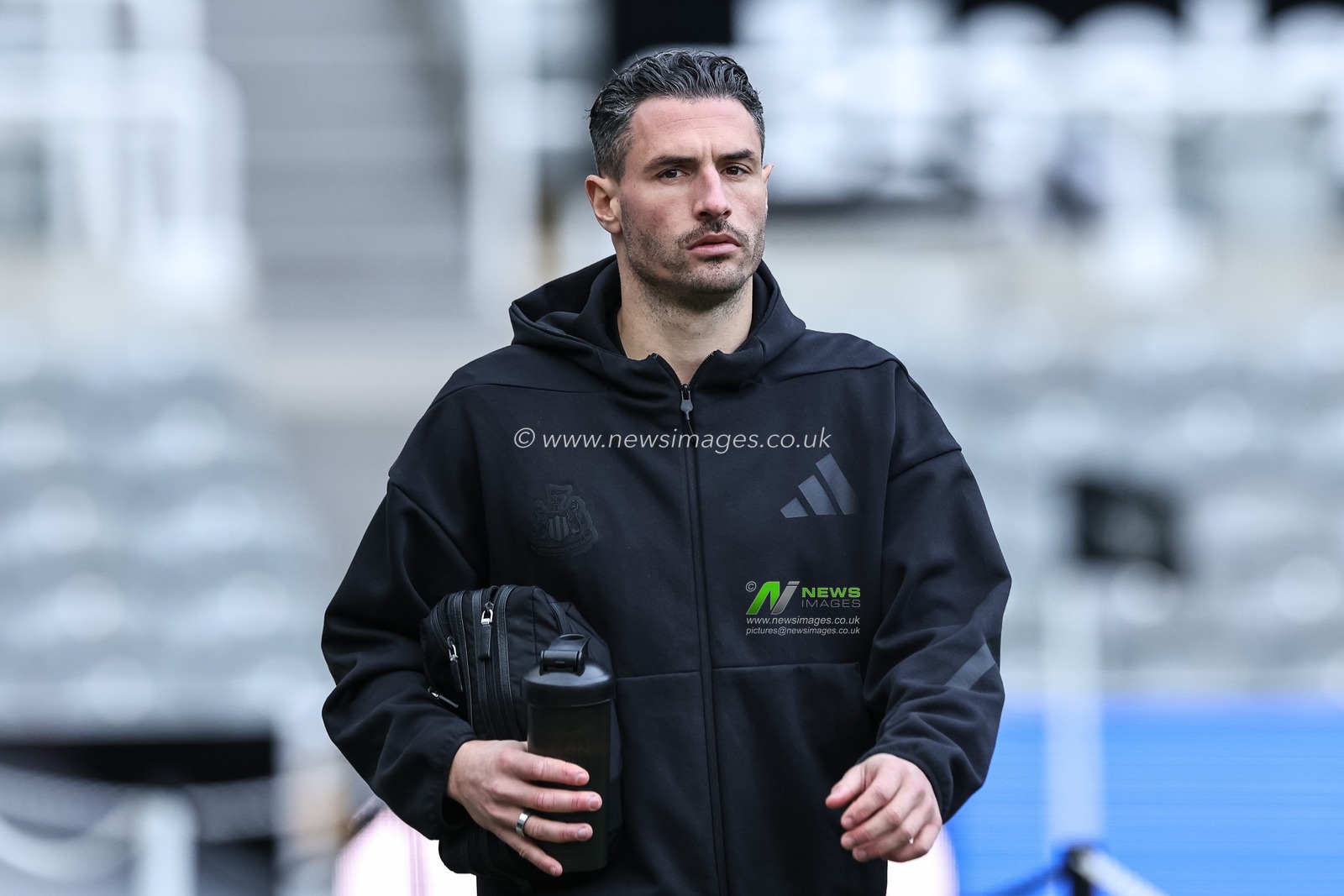 Fabian SchÃ¤r of Newcastle United arrives during the Premier League match Newcastle United vs Leicester City at St. James's Park, Newcastle, United Kingdom, 14th December 2024

(Photo by Mark Cosgrove/News Images)