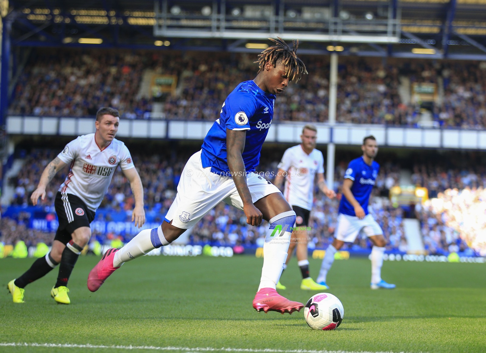 21st September 2019, Goodison Park, Liverpool, England ; Premier League Football, Everton vs Sheffield United : Moise Kean (27) of Everton gets past John Fleck (4) of Sheffield United and crosses the ball
Credit: Conor Molloy/News Images

English Football League images are subject to DataCo Licence