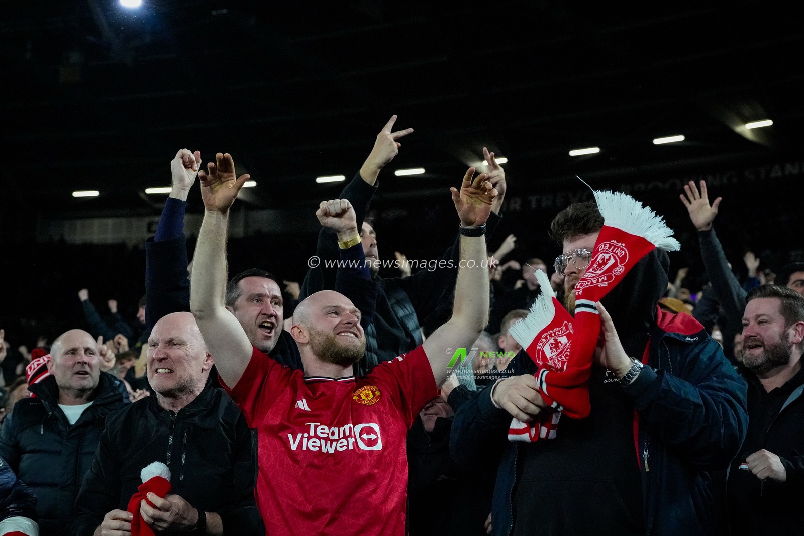 Manchester United fans celebrate Benjamin Sesko of Manchester United scoring to make it 1-1 during the Premier League match West Ham United vs Manchester United at London Stadium, London, United Kingdom on 10 February 2026

(Photo by Maynard Manyowa/News Images)