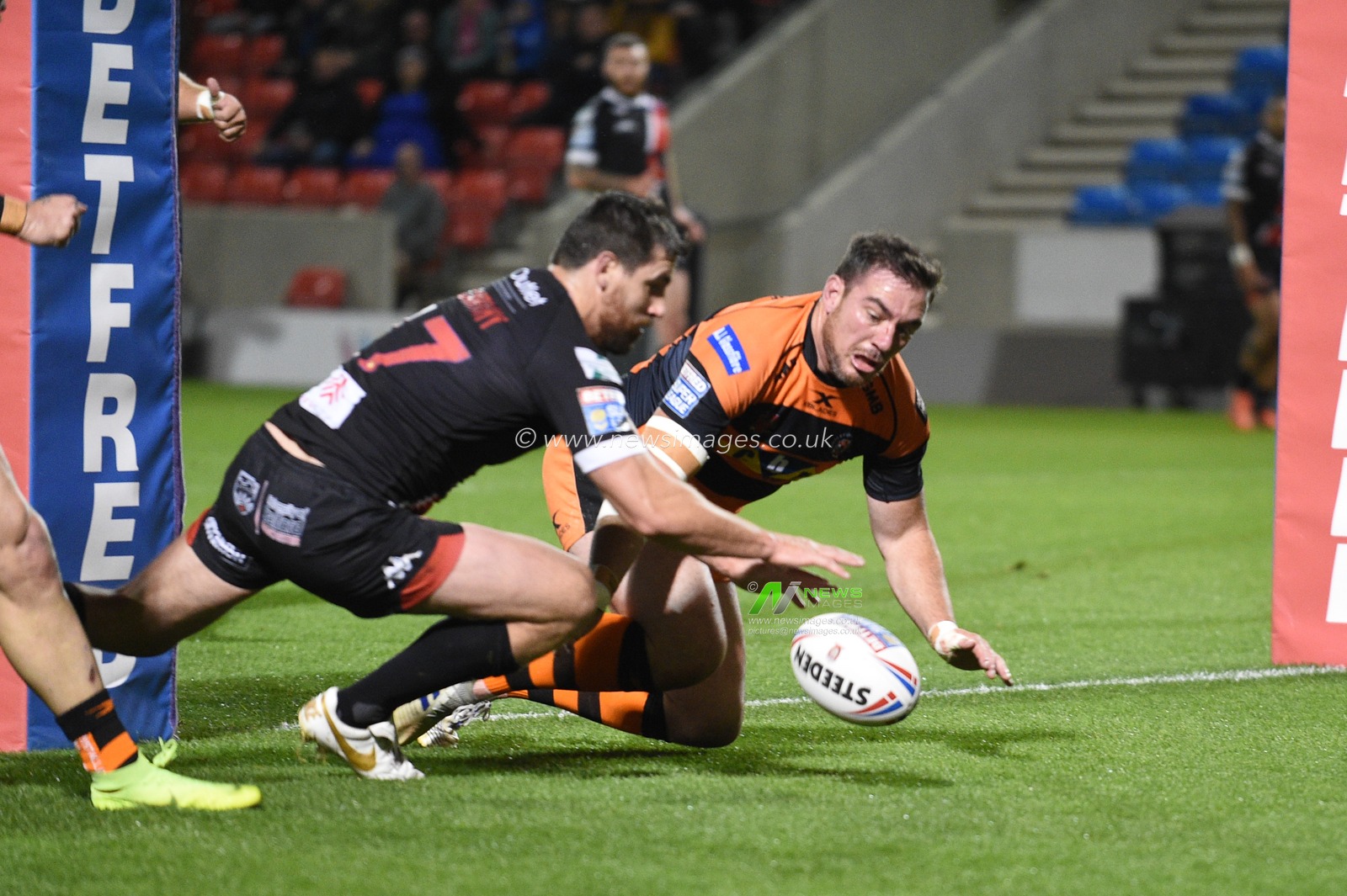 26th September 2019 ,  AJ Bell Stadium, Salford, England;  Betfred Super League Rugby, Round Eliminator 2, Salford Red Devils vs Castleford Tigers ; Tyrone McCarthy (17) of Salford Red Devils scores a try making it 4-0

Credit: Richard Long/News Images