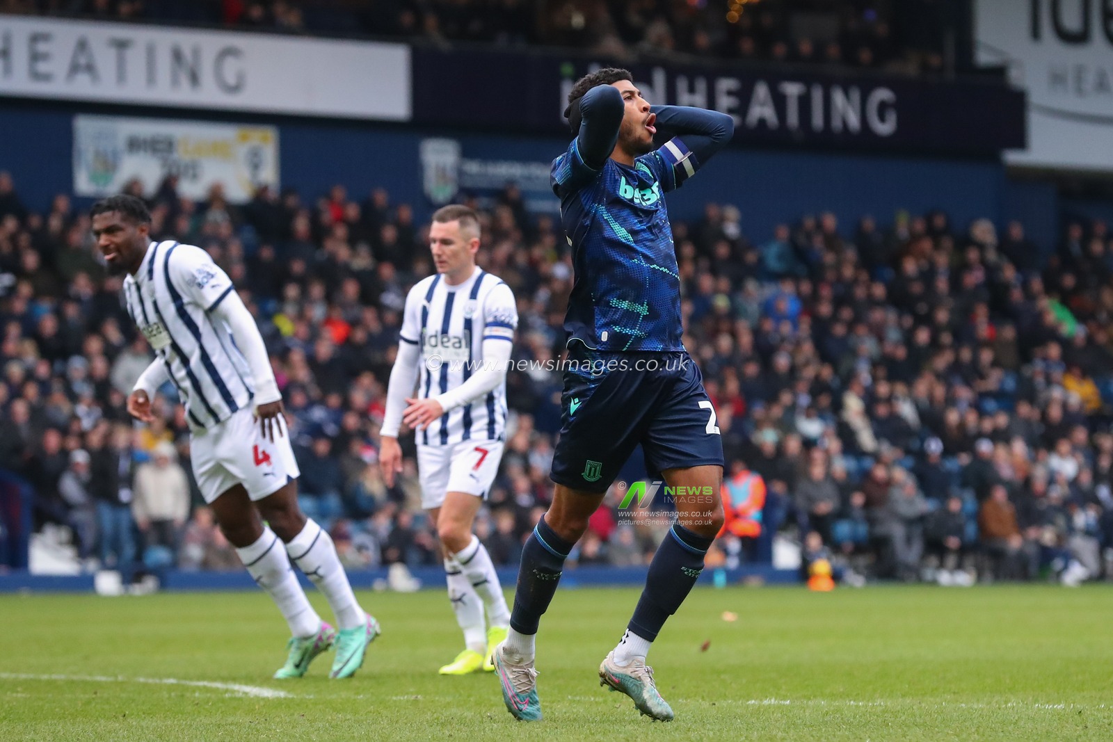 Josh Laurent #28 of Stoke City reacts to a missed chance during the Sky Bet Championship match West Bromwich Albion vs Stoke City at The Hawthorns, West Bromwich, United Kingdom, 17th December 2023

(Photo by Gareth Evans/News Images)