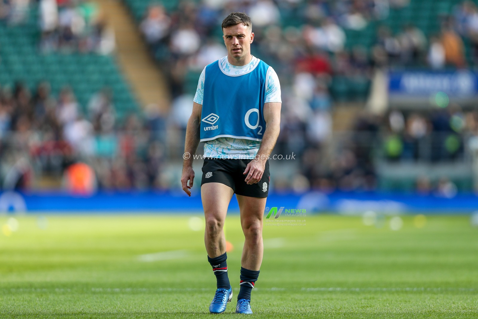 George Ford of England warms up prior to the 2025 Guinness 6 Nations match England vs Italy at Allianz Stadium, Twickenham, United Kingdom, 9th March 2025

(Photo by Izzy Poles/News Images)