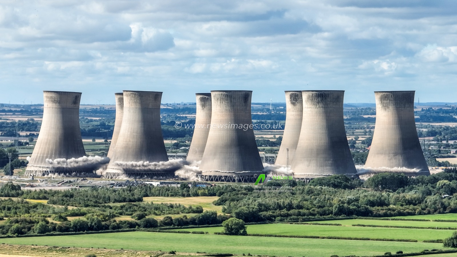 The remaining 8 cooling towers of Cottam Power Station are demolished after The power station was decommissioned by EDF Energy in 2019 at Cottam Power Station, Retford, United Kingdom, 14th August 2025

(Photo by Alfie Cosgrove/News Images)
