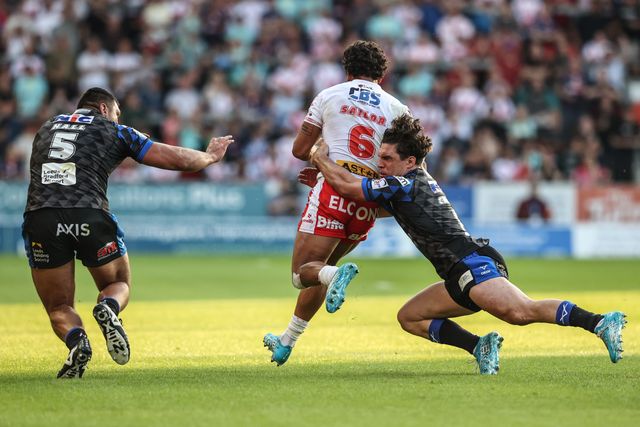 Tristan Sailor of St. Helens is tackled by Brodie Croft of Leeds Rhinos during the Betfred Super League round 15 match St Helens vs Leeds Rhinos at Totally Wicked Stadium, St Helens, United Kingdom, 20th June 2025

(Photo by Alfie Cosgrove/News Images)