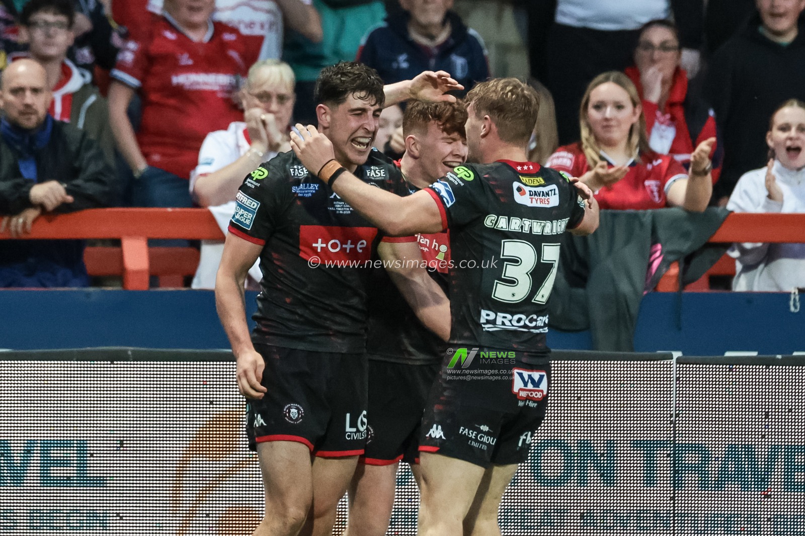 Nathan Lowe of Wigan Warriors celebrates his try during the Betfred Super League round 12 match Hull KR vs Wigan Warriors at Sewell Group Craven Park, Hull, United Kingdom on 21 May 2026

(Photo by Mark Cosgrove/News Images)