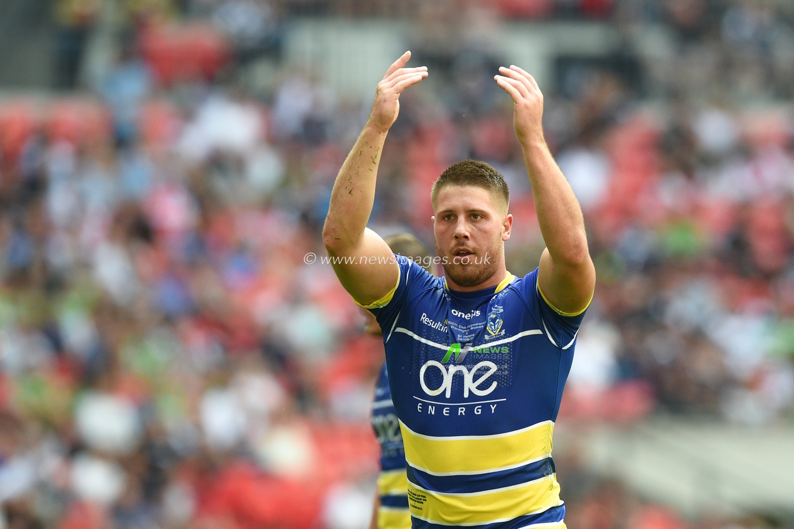24th August 2019 , Wembley Stadium, London England ; 2019 Coral Challenge Cup Final ; St Helens vs Warrington Wolves ; Tom Lineham of Warrington Wolves rallies the crowd during the game



Credit: Richard Long/News Images