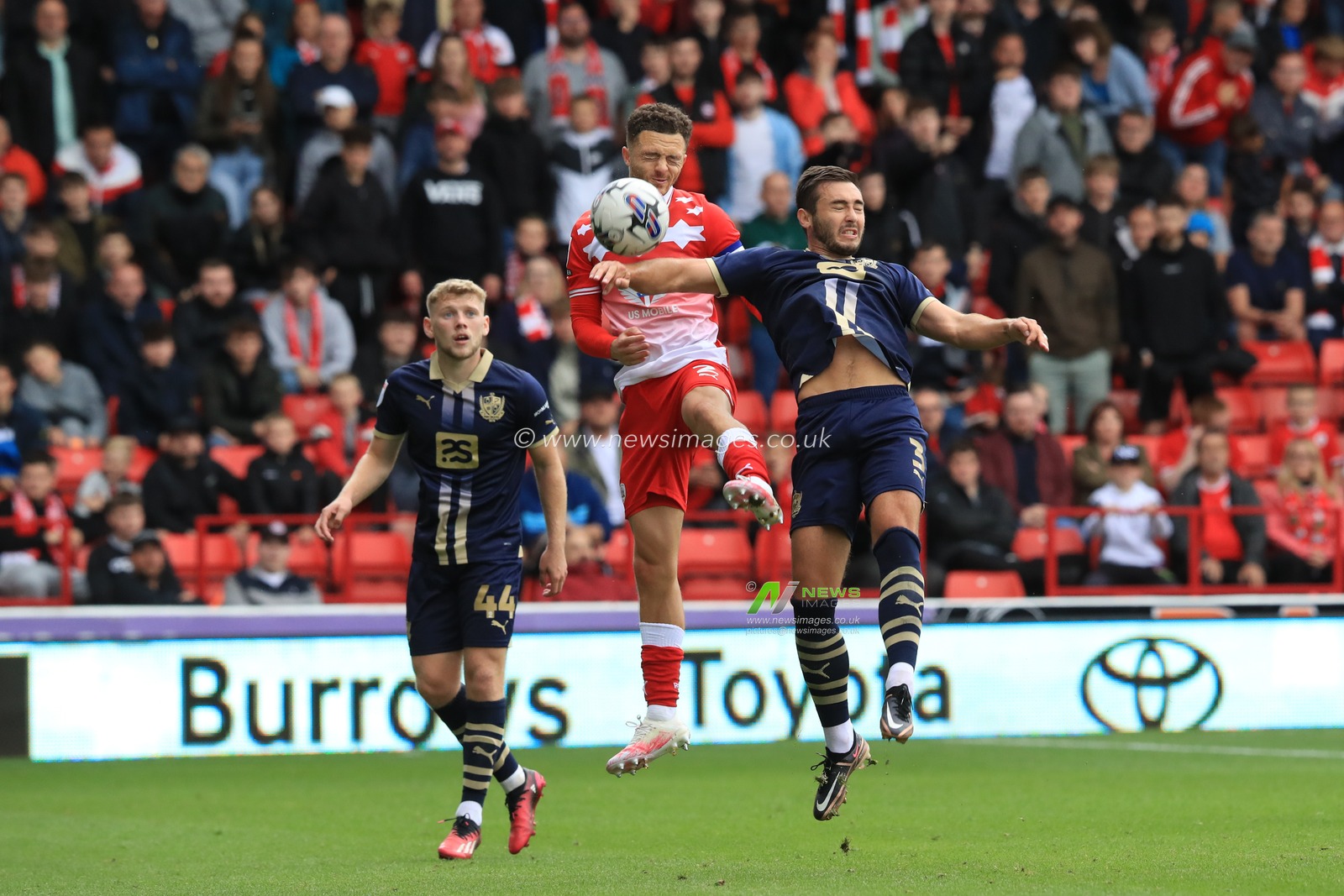 Jordan Williams #2 of Barnsley jumps up to win the high ball during the Sky Bet League 1 match Barnsley vs Port Vale at Oakwell, Barnsley, United Kingdom, 5th August 2023

(Photo by Alfie Cosgrove/News Images)