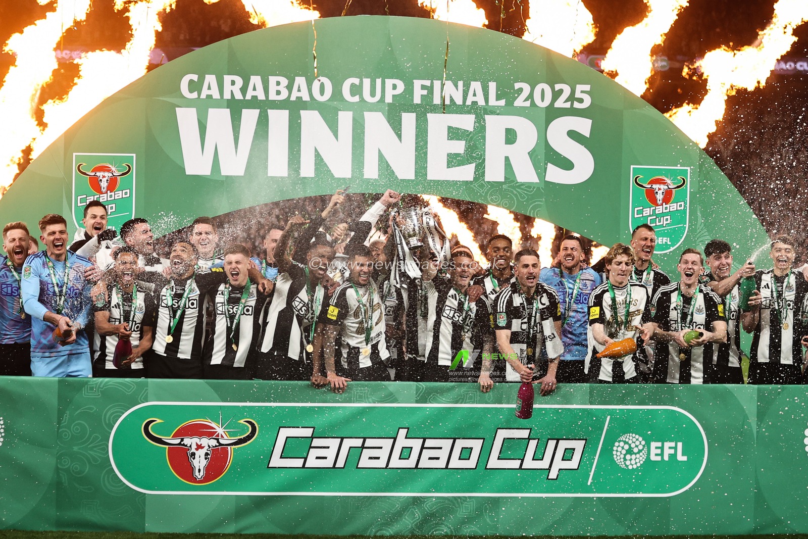 Bruno GuimarÃ£es of Newcastle United and Kieran Trippier of Newcastle United lift the Carabao Cup trophy after their teams win in the Carabao Cup Final match Liverpool vs Newcastle United at Wembley Stadium , London, United Kingdom, 16th March 2025

(Photo by Alfie Cosgrove/News Images)
