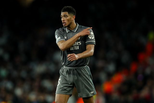 Jude Bellingham of Real Madrid gives the team instructions during the UEFA Champions League Quarter-finals match Arsenal vs Real Madrid at Emirates Stadium, London, United Kingdom, 8th April 2025

(Photo by Izzy Poles/News Images)