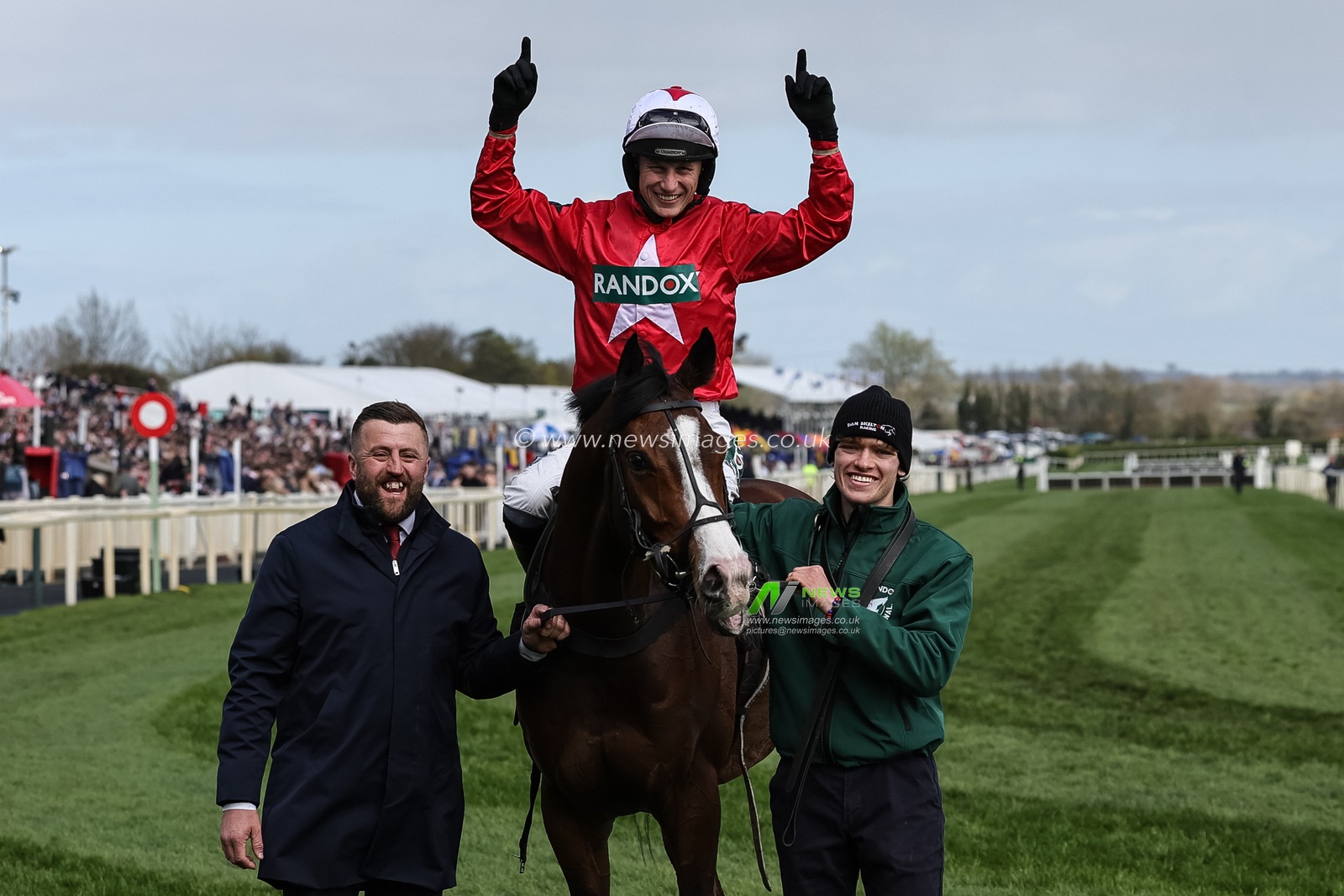 Mirabad Tristan Durrell wins the 12:45 Hallgarten & Novum Wines Maghull Novices' Chase during the 2026 Randox Grand National Day at Aintree Racecourse, Aintree, United Kingdom on 11 April 2026

(Photo by Mark Cosgrove/News Images)