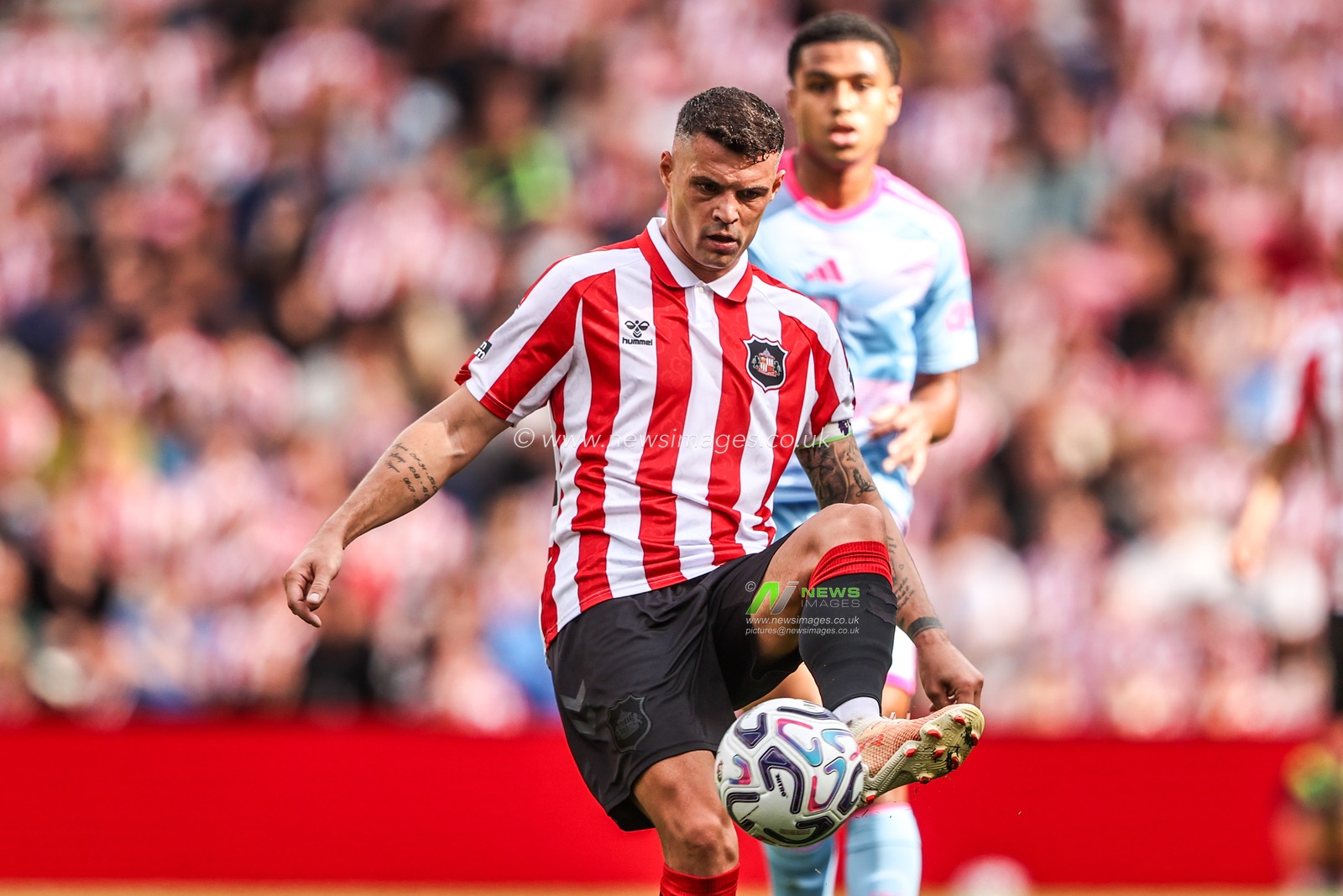 Granit Xhaka of Sunderland controls the ball during the Premier League match Sunderland vs Fulham at Stadium Of Light, Sunderland, United Kingdom on 30 August 2026

(Photo by Alfie Cosgrove/News Images)