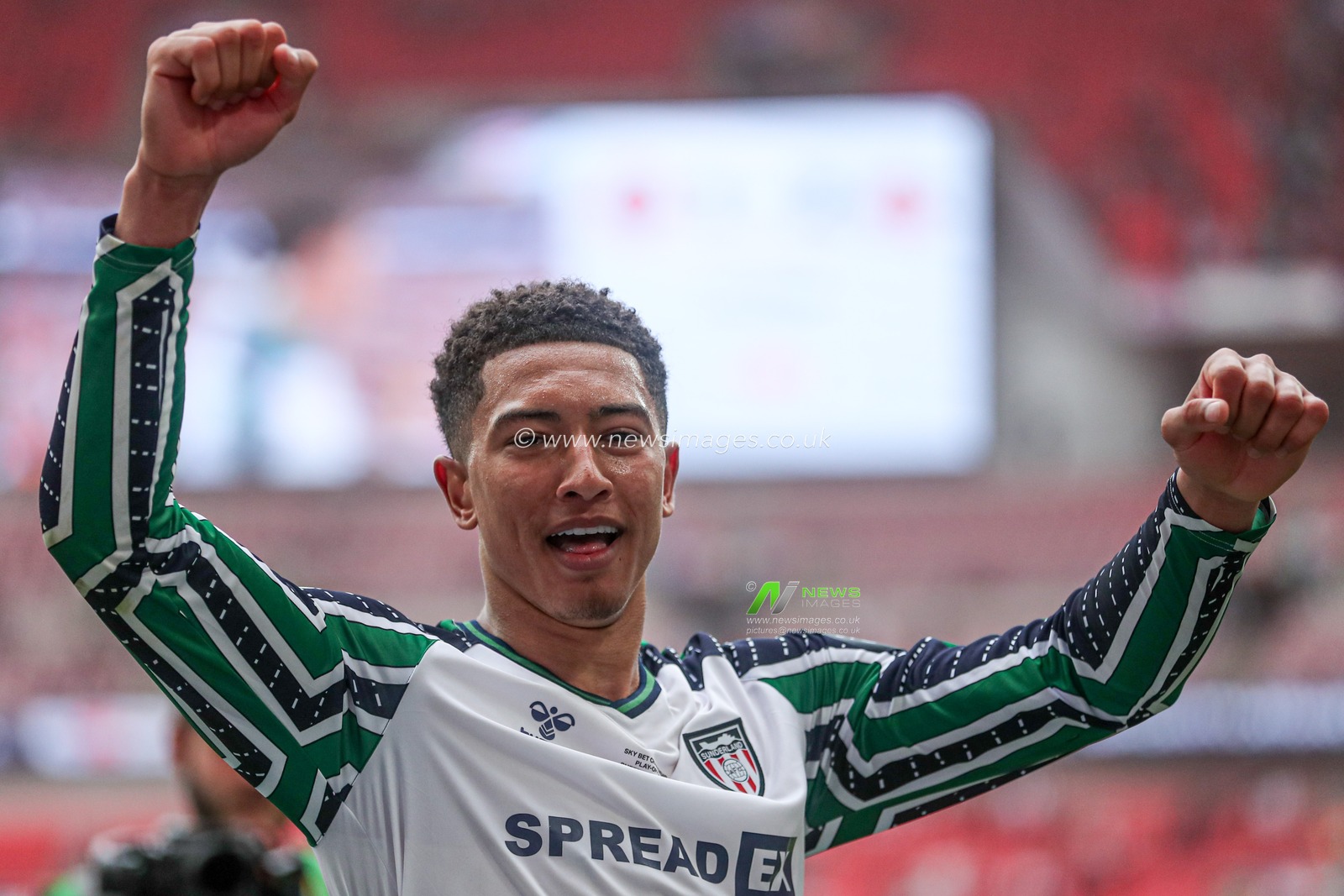 Jobe Bellingham of Sunderland celebrates getting promoted back to the Premier League after the Sky Bet Championship Playoff Final match Sheffield United vs Sunderland at Wembley Stadium, London, United Kingdom, 24th May 2025

(Photo by Izzy Poles/News Images)