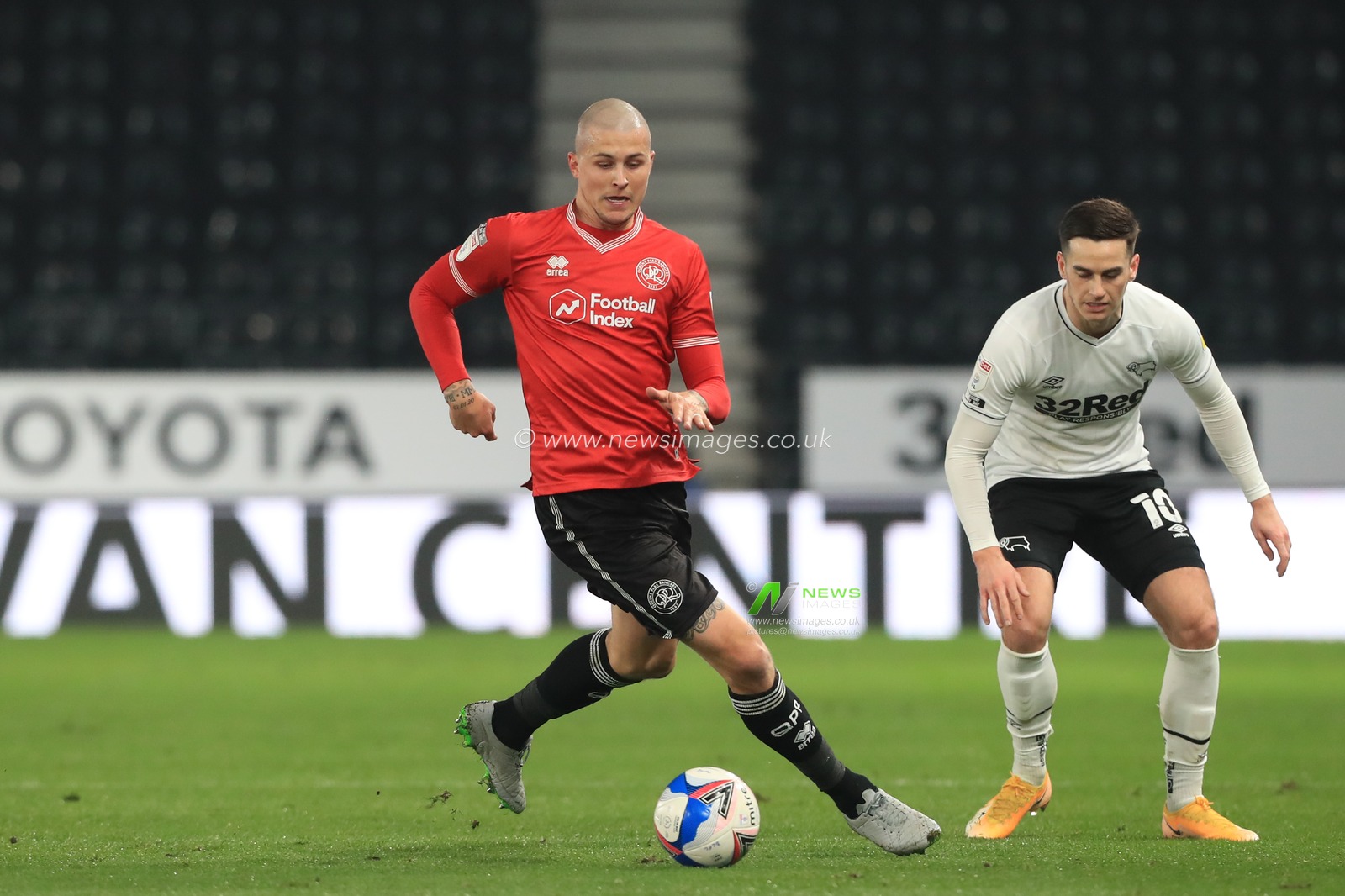 Lyndon Dykes (9) of Queens Park Rangers intercepts a pass to Tom Lawrence (10) of Derby County