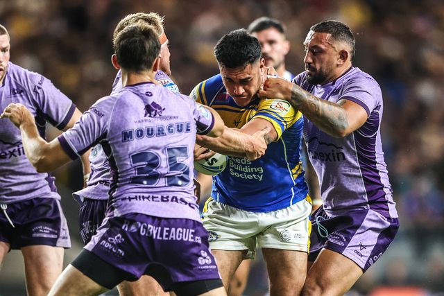 Keenan Palasia of Leeds Rhinos is tackled by Jez Litten of Hull KR and Elliot Minchella of Hull KR during the Betfred Super League round 23 match Leeds Rhinos vs Hull KR at Headingley Stadium, Leeds, United Kingdom, 21st August 2025

(Photo by Alfie Cosgrove/News Images)
