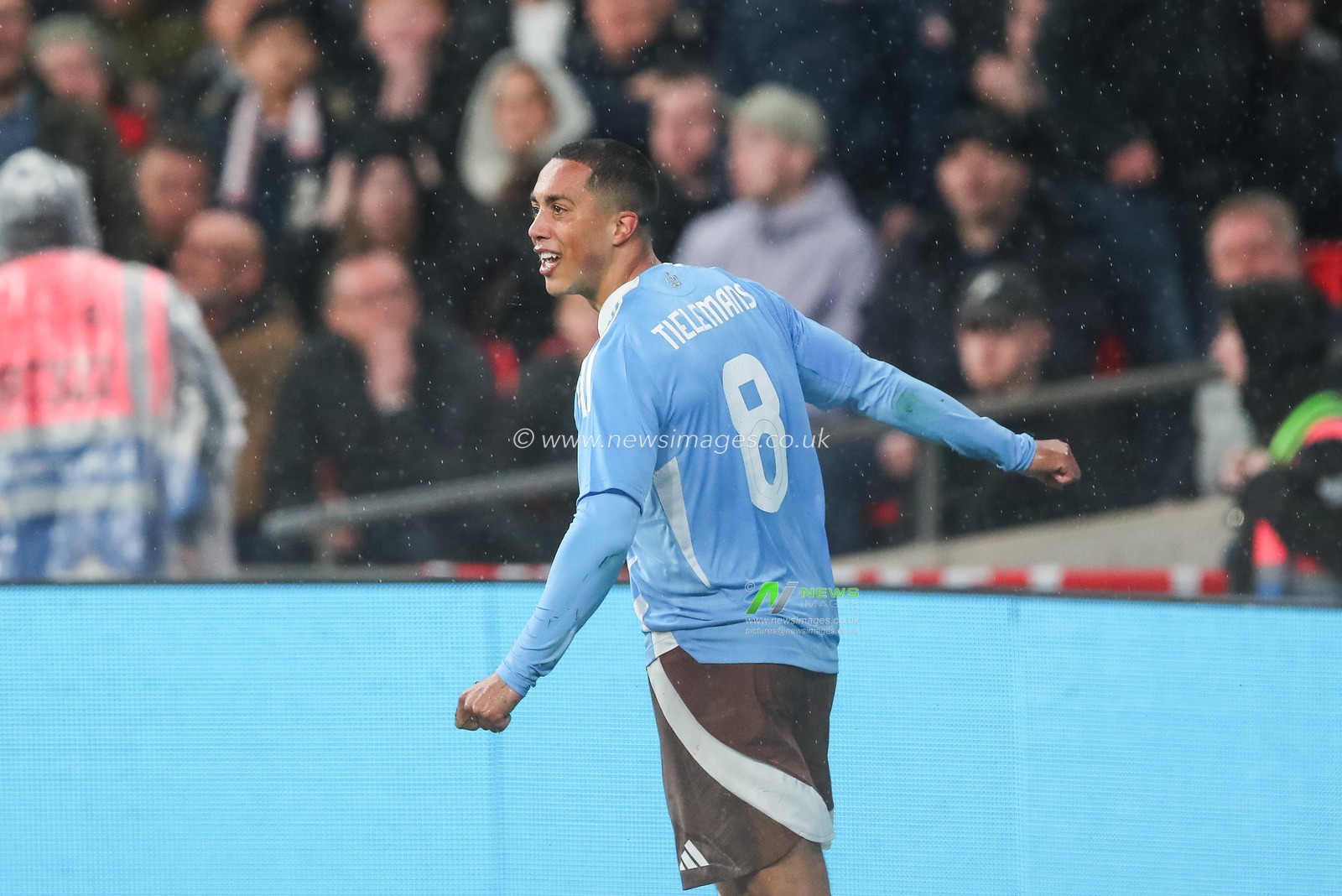 Youri Tielemans of Belgium celebrates his goal to make it 1-2 during the International Friendly match England vs Belgium at Wembley Stadium, London, United Kingdom, 26th March 2024

(Photo by Gareth Evans/News Images)