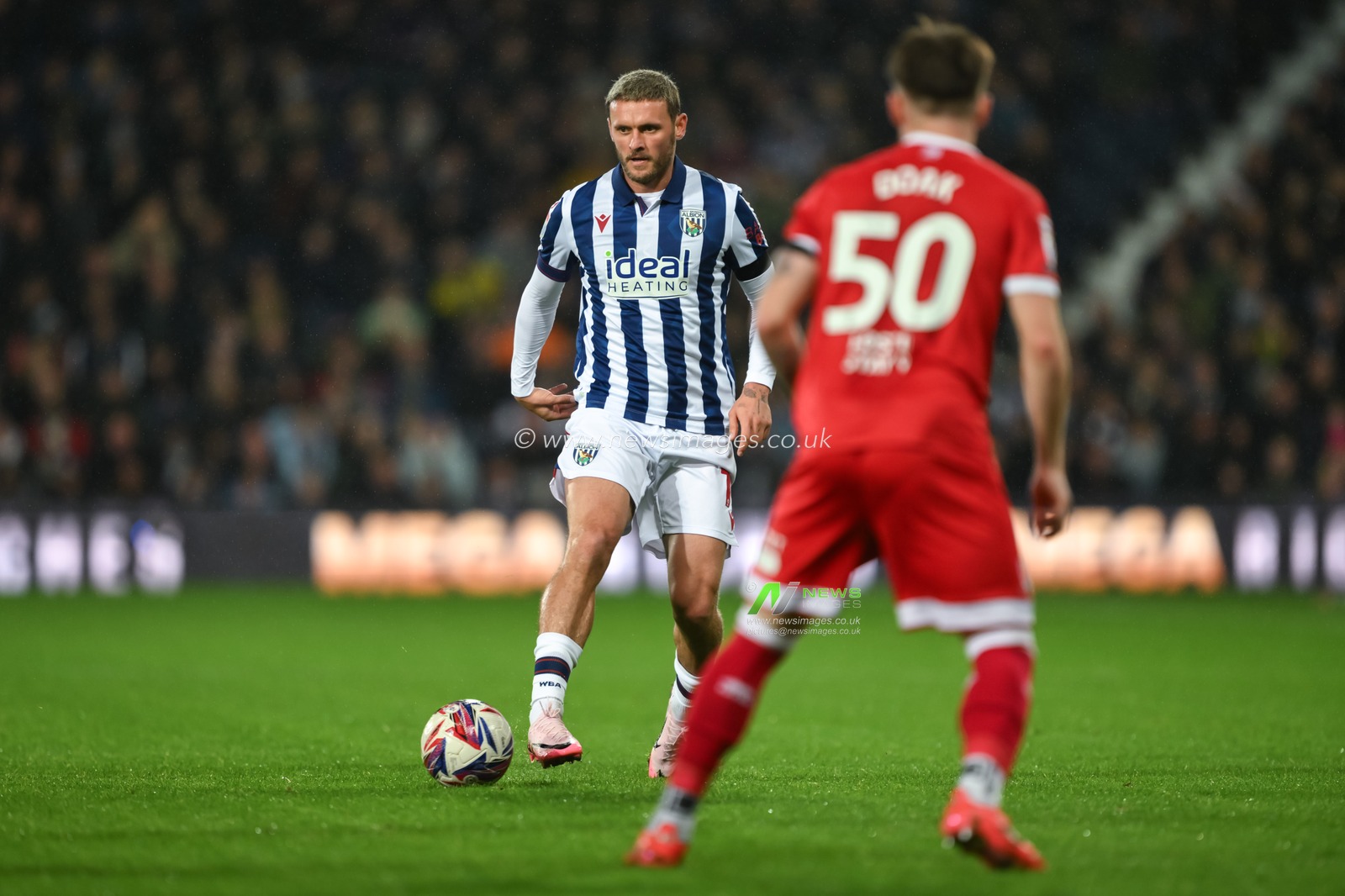 John Swift of West Bromwich Albion breaks forwards with the ball during the Sky Bet Championship match West Bromwich Albion vs Middlesbrough at The Hawthorns, West Bromwich, United Kingdom, 1st October 2024

(Photo by Craig Thomas/News Images)